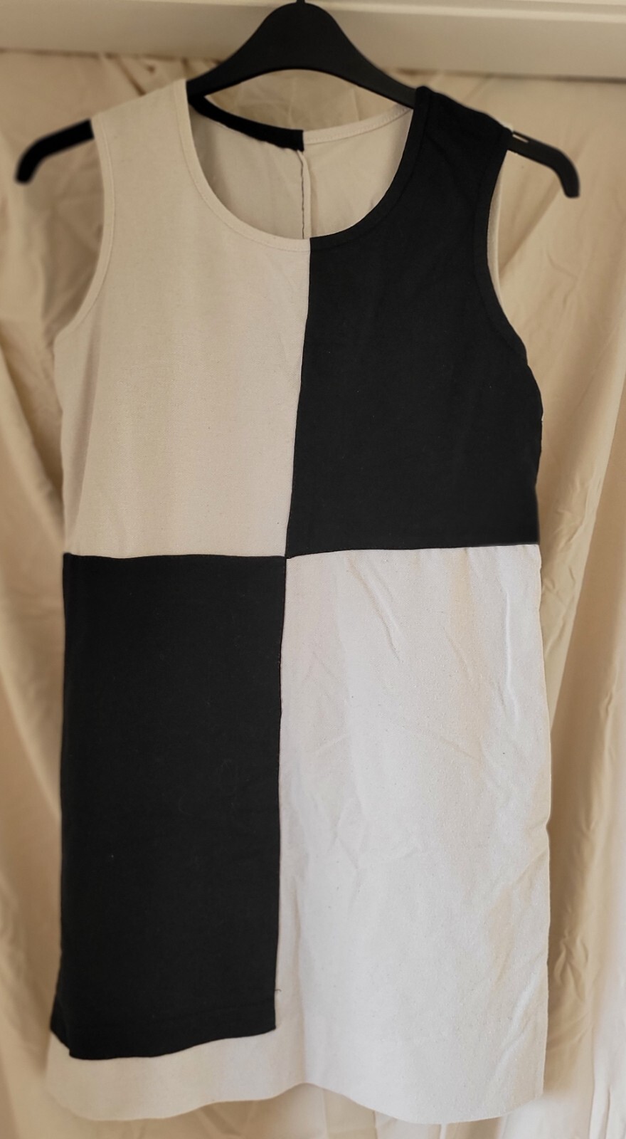 Ladies 60s Style Black And White Dress Length 32 Inches Bust 36 Inches Hips 34