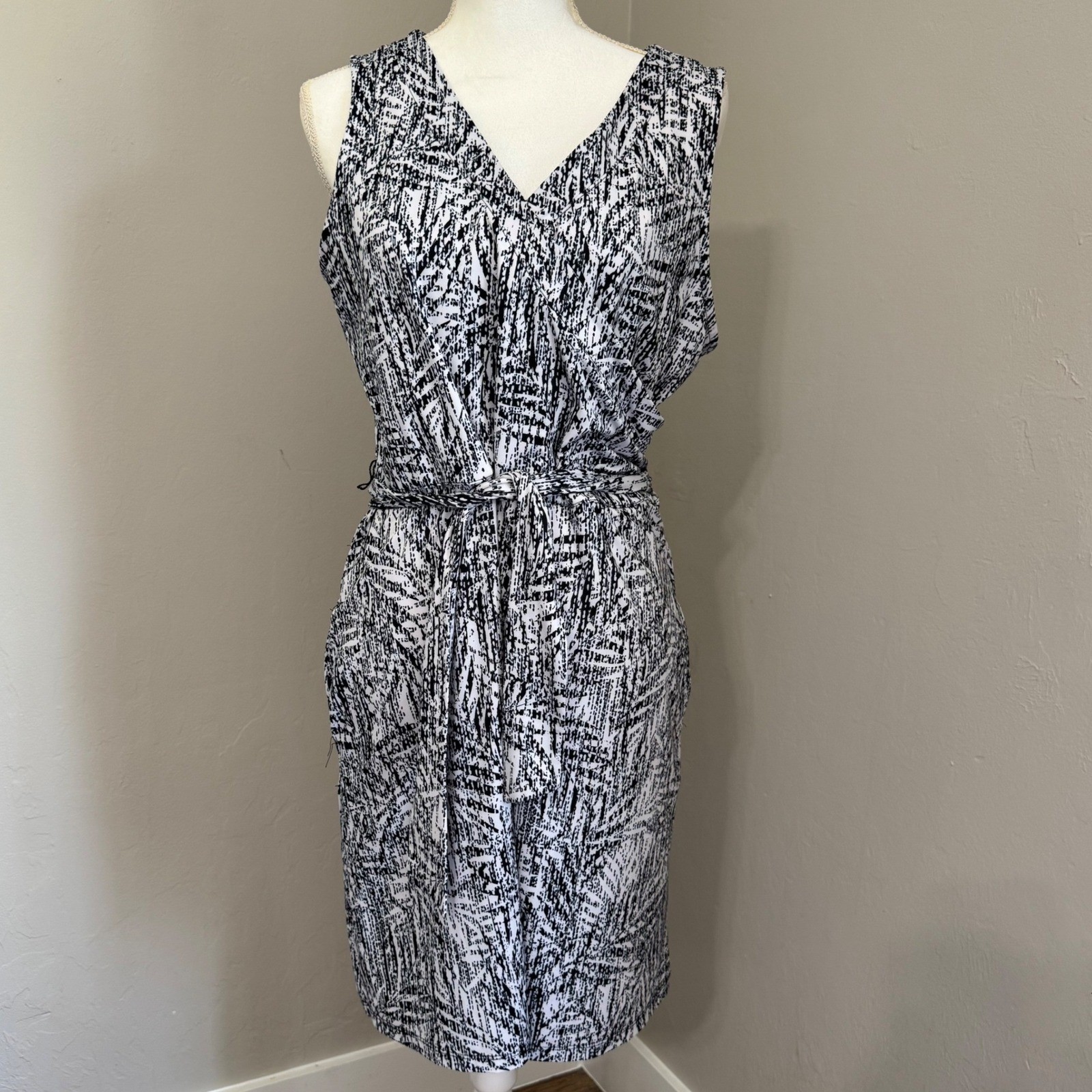 Reel Legends Keep-It-Cool Sleeveless Tie Waist Pocket Dress w pockets Large