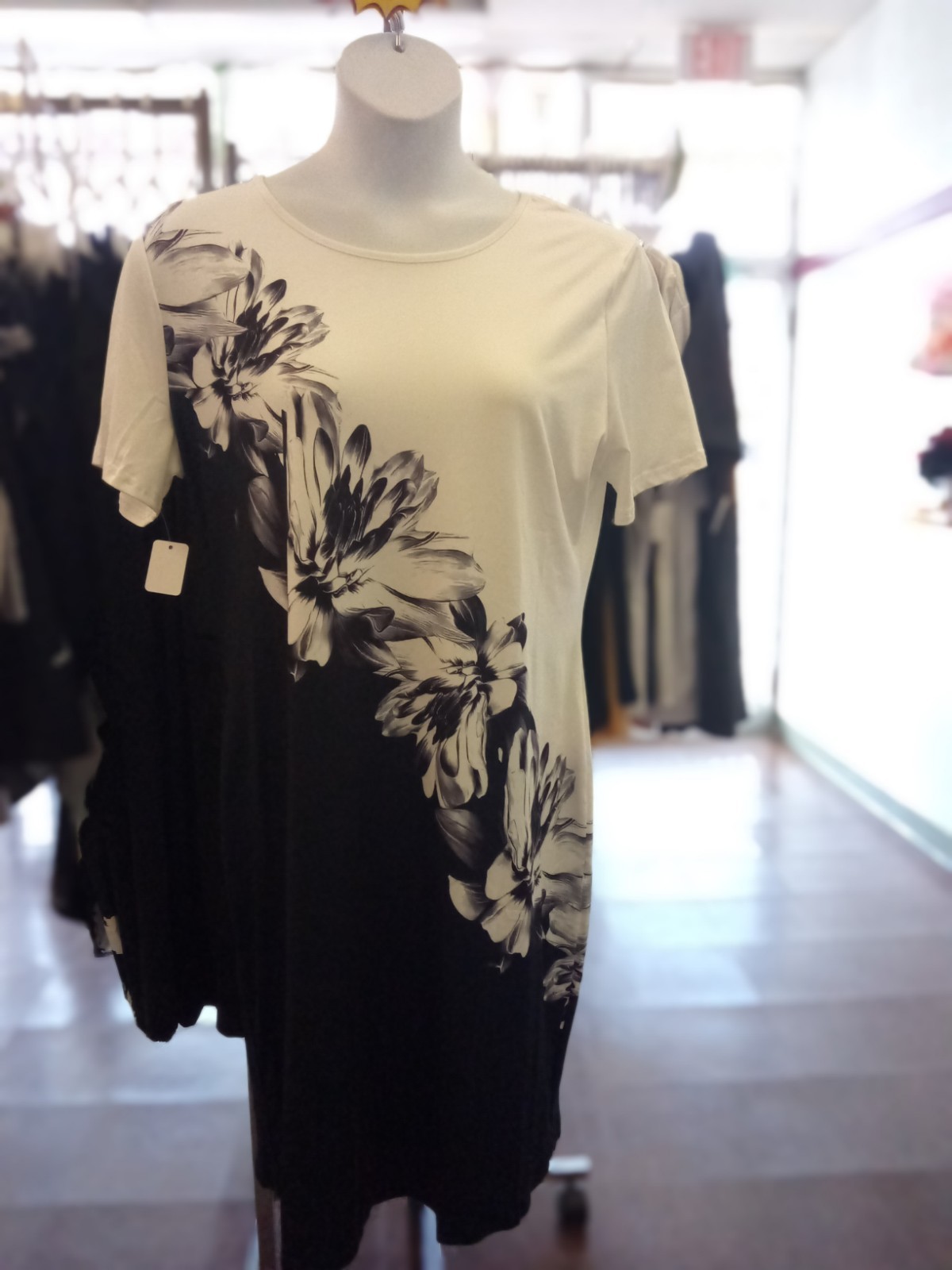 New Women’s Floral Printed Short Sleeve Plus Dress ~ Black & White