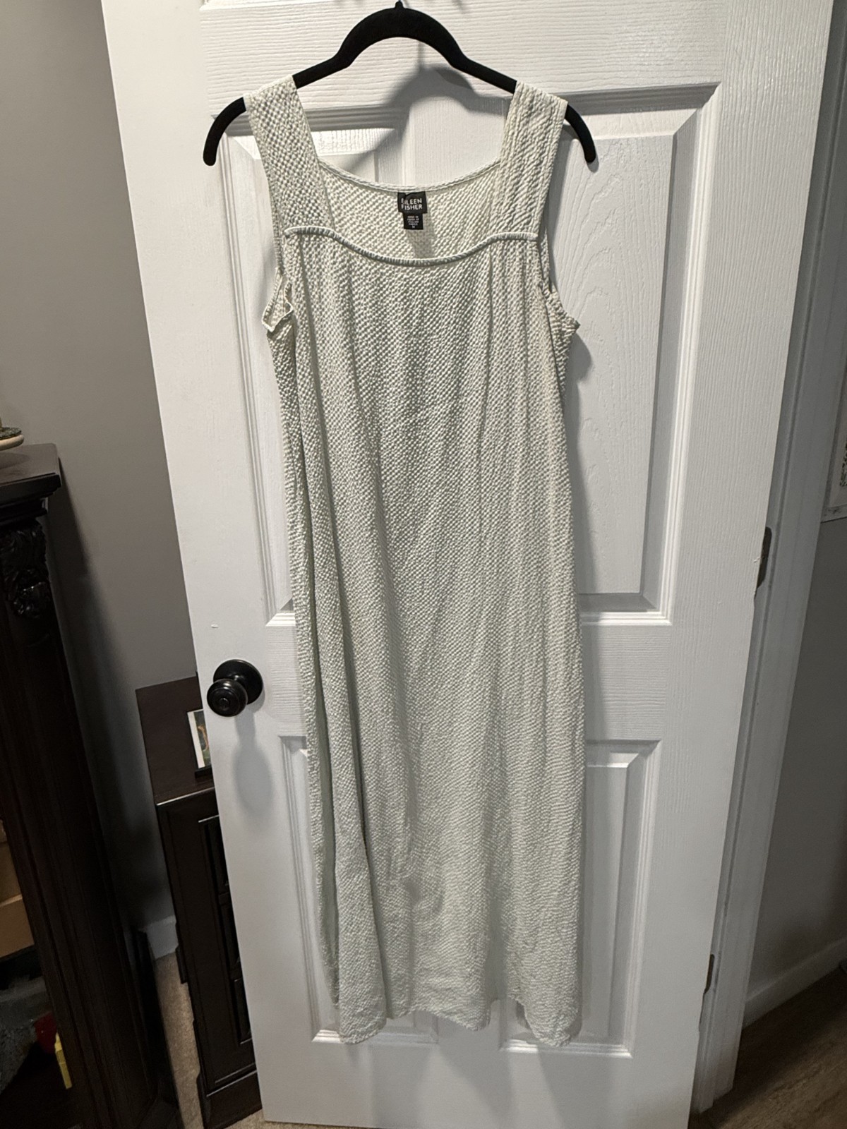 Pre-loved dress in Excellent condition. Eileen fisher midi dress in Linen Blend