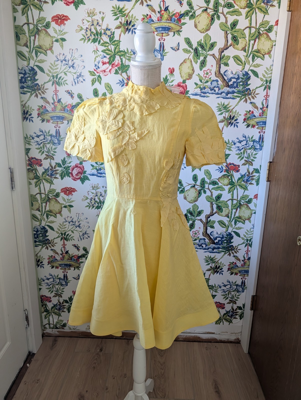 Antonio Melani Yellow Iris Linen Mock Neck Mini 3D Floral Applique Dress sz 4