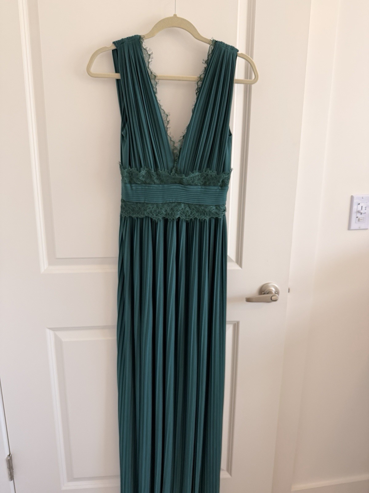 ASOS Lace Pleated Maxi Dress V-Neck Sleeveless Long Zip Solid Size 4 green