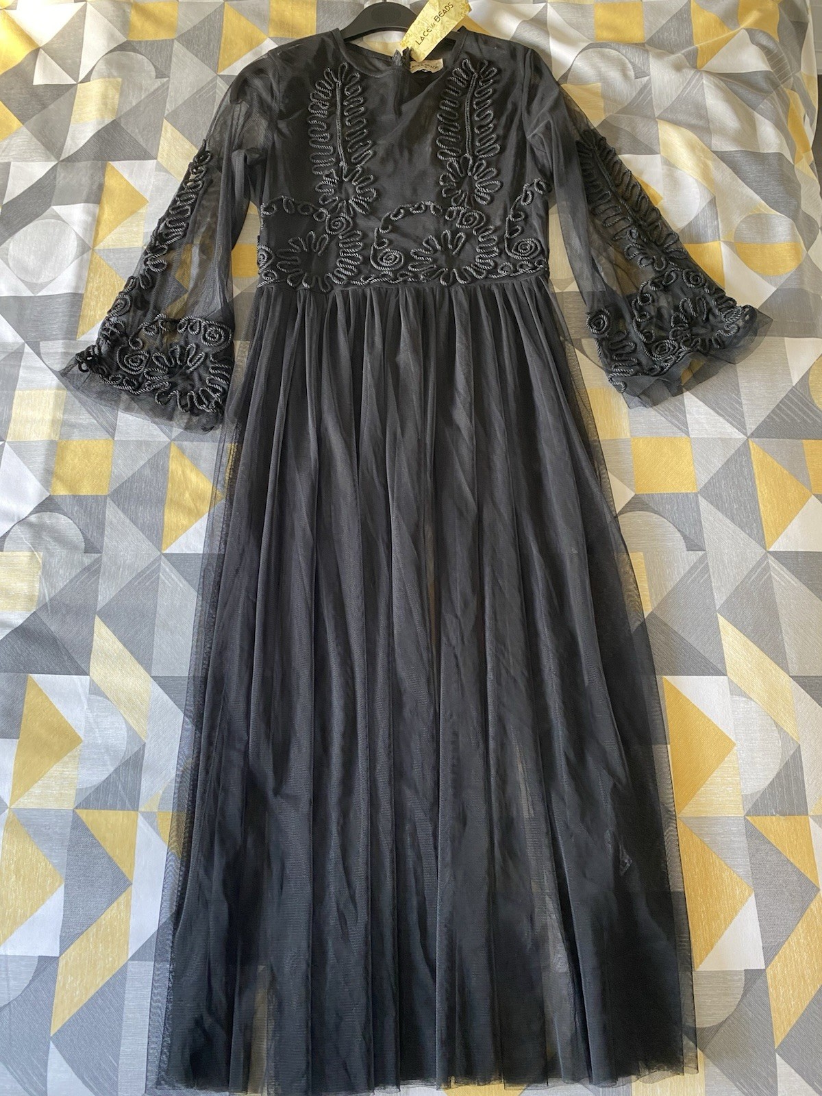 Lace & Beads Women’s Party Evening Dress Size Small 44 Inches Long Embroidered