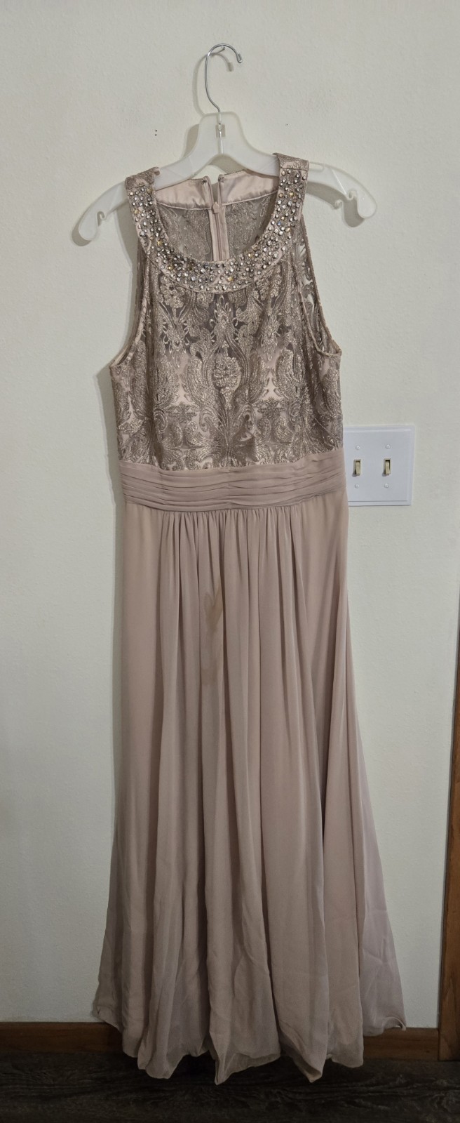 PROM Pre-loved ELIZA J Women Gold Gown Wt Embroidery Callout Need Dry Clean Sz12