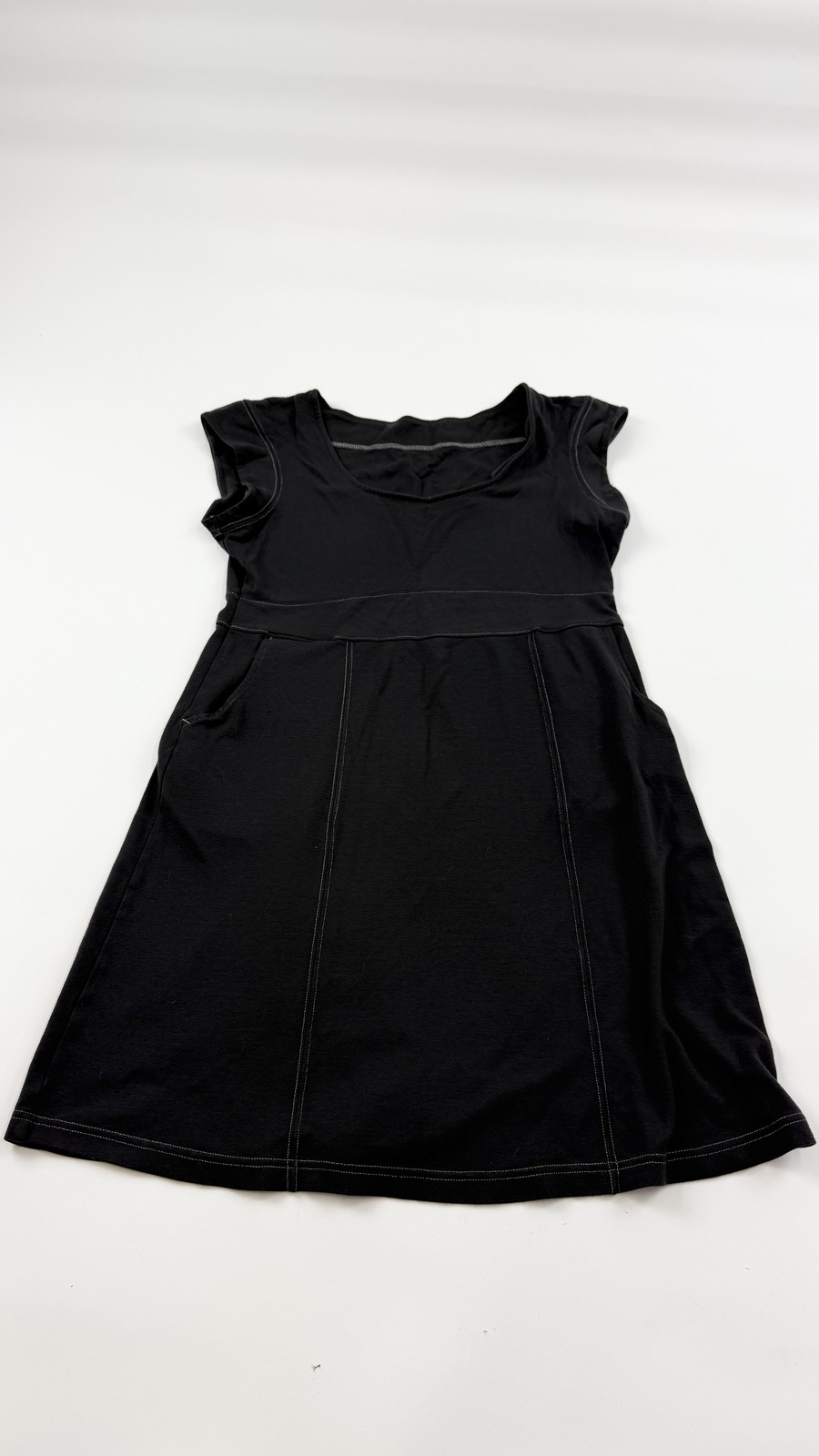 REI Dress Womens Medium Black Stretch Casual Fit Pockets Short Sleeve Travel Gym