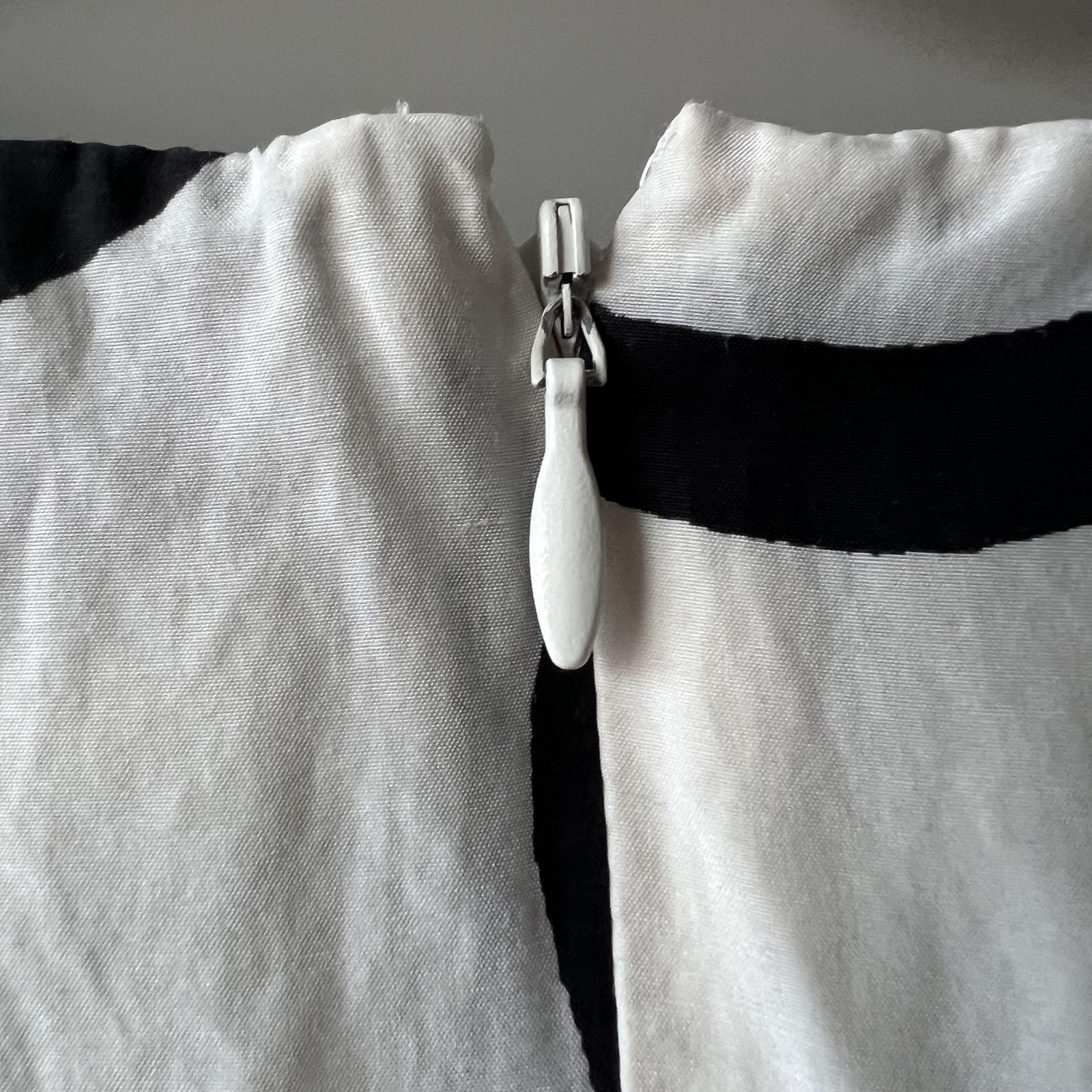 Banana Republic Dress Womens 10 White Black Circle Dot Silk V Neck Sheath Lined