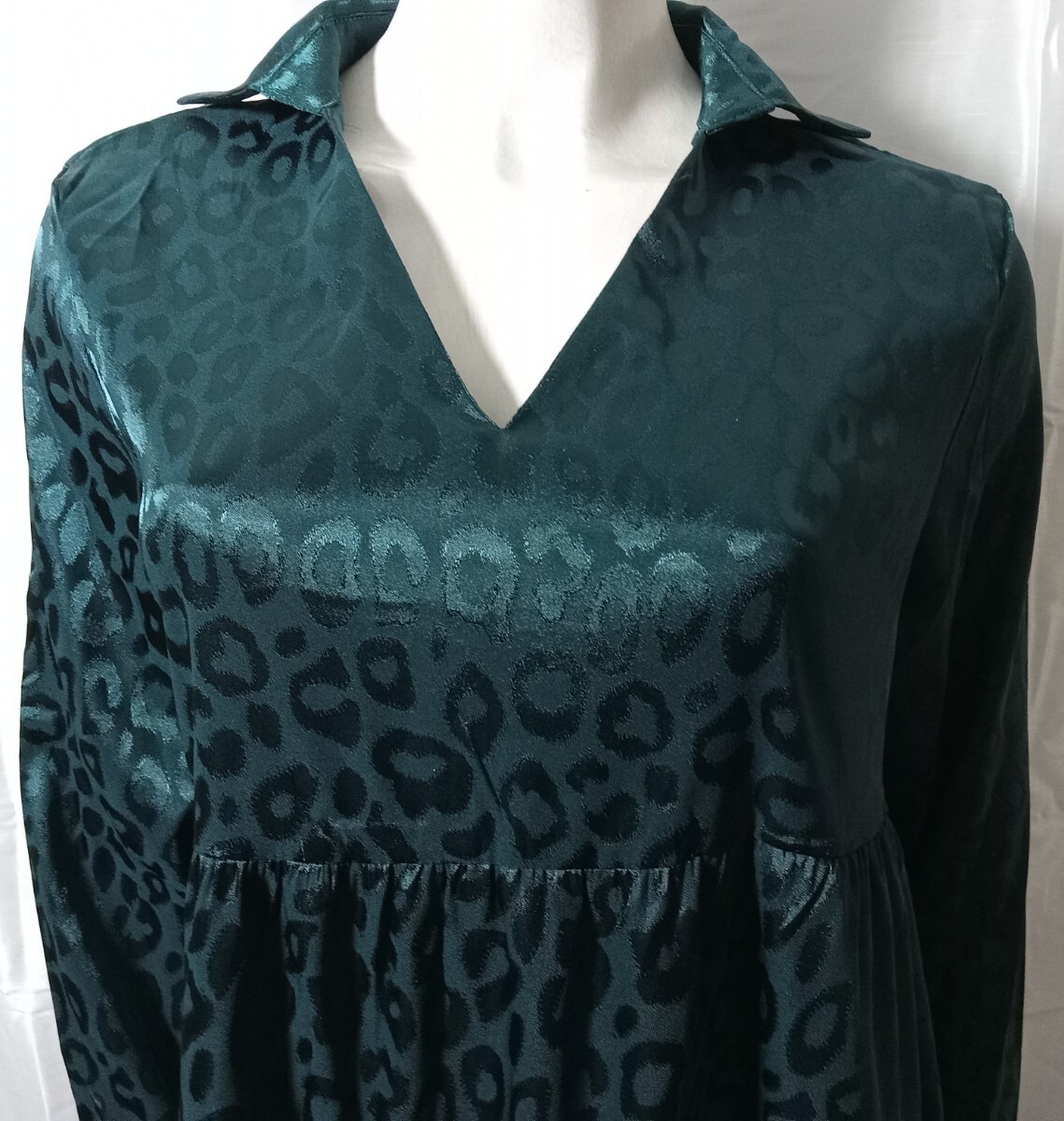 Shein Satin Green Boho Ruffle Long And Elastic Sleeve Size 8/10 (M) Casual