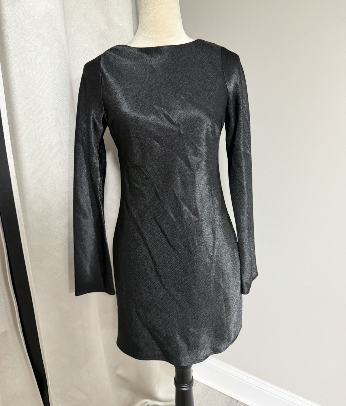 Abercrombie and Fitch Black Solid Crew Neck Open Back Bow MiniDress LongSleeve S