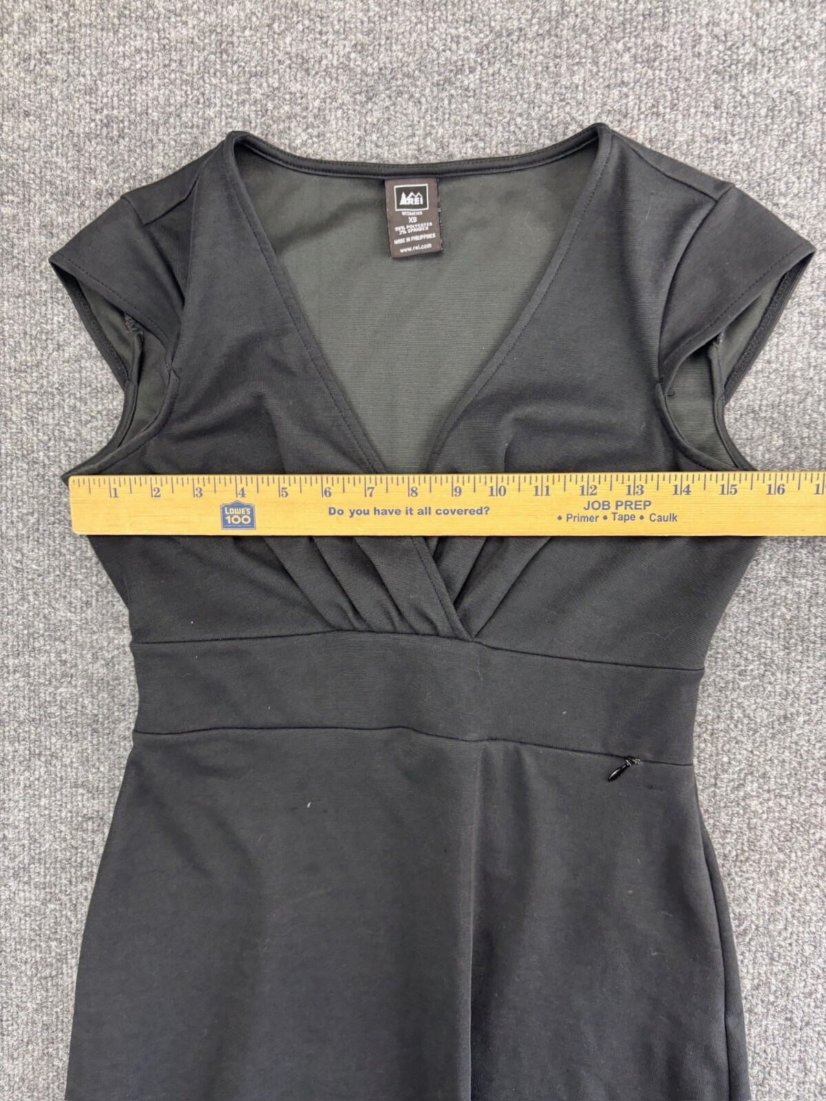 REI Cap Sleeve Dress Women’s XS Black Pleated Stretch Pleated V-Neck Pocket