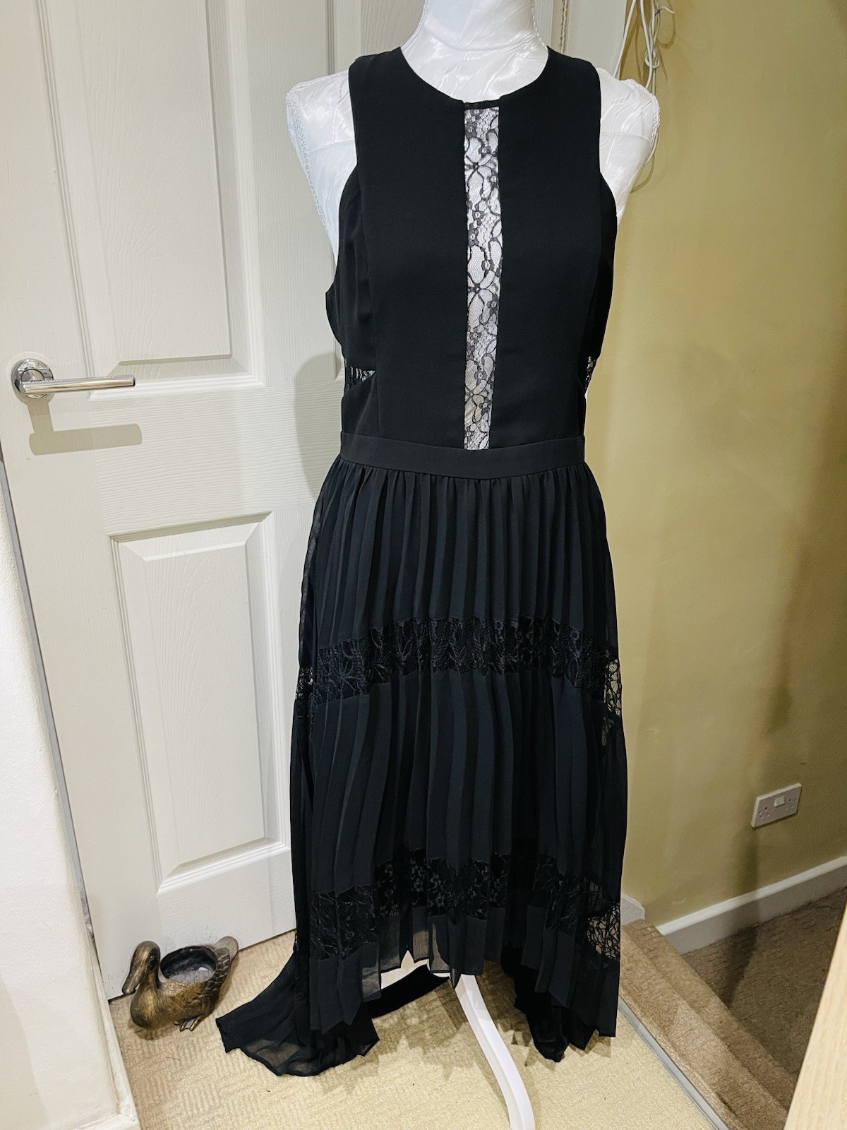 Adelyn Rae Black Lace Pleated Midi Dress Size M Sleeveless Evening Occasion