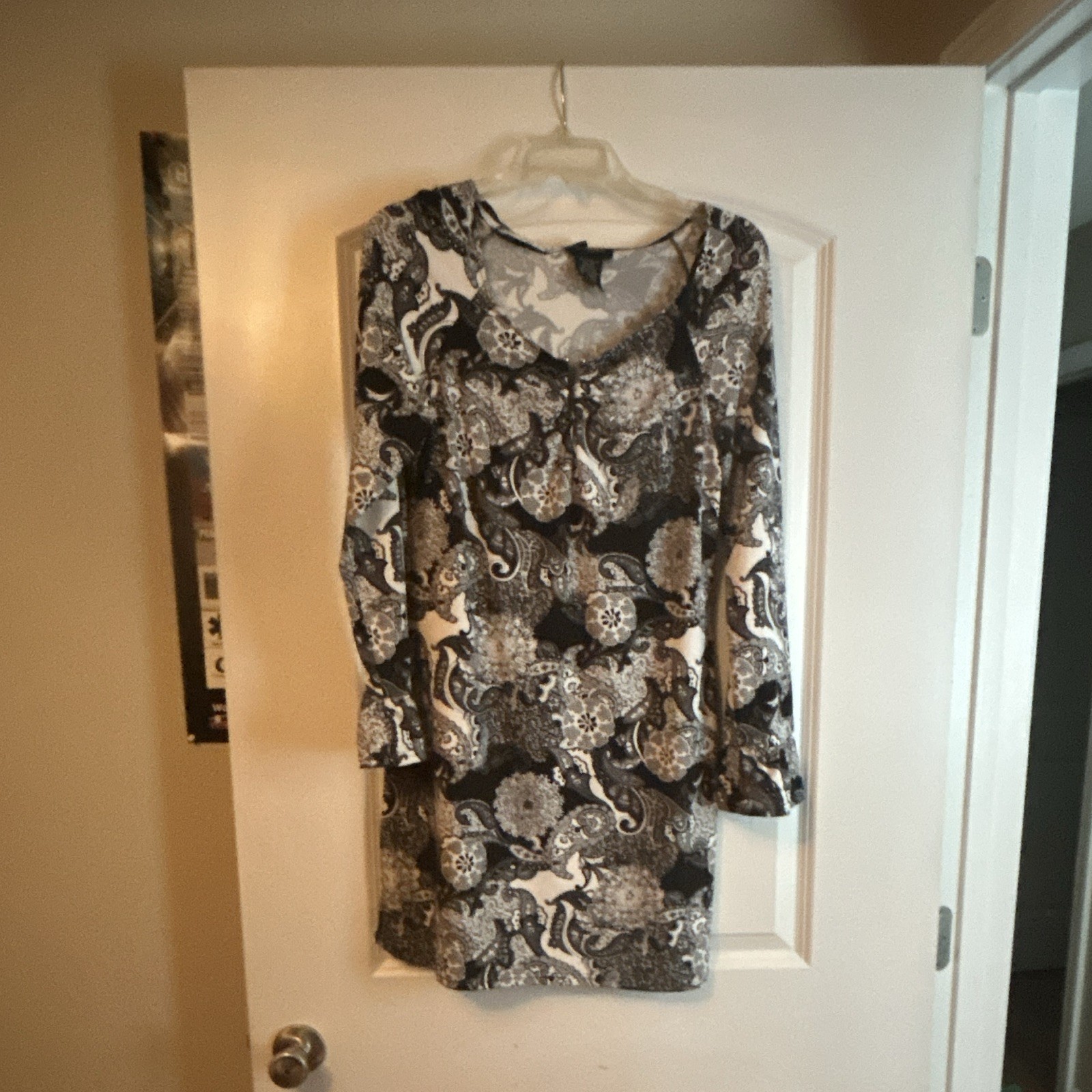 Alyn Paige Black/White/Gray Paisley Sheath Dress Scoop Neck Long Sleeve M