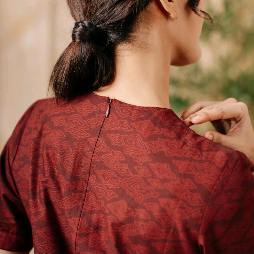 Batik Adyatma Women’s Anvaya Maroon Dress