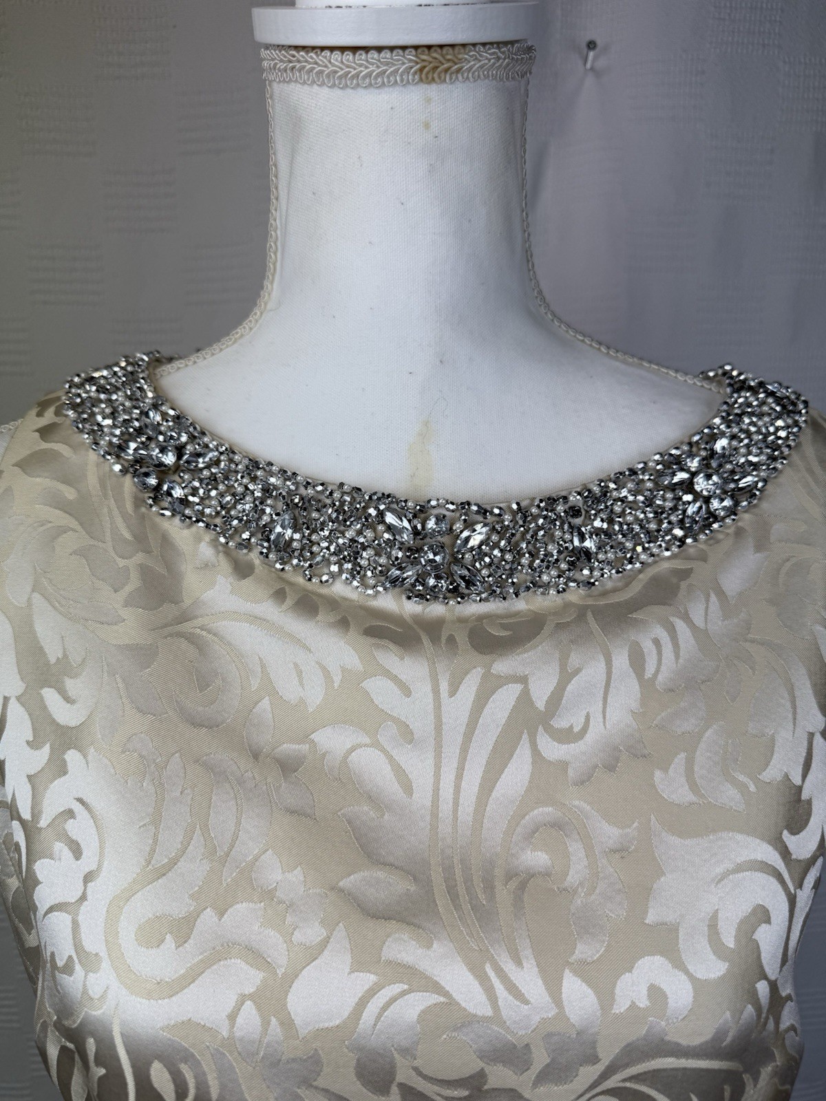 NWT BR Vintage-Inspired Womens Silk Cream Beige Dress Rhinestone Neck 8 Jacquard