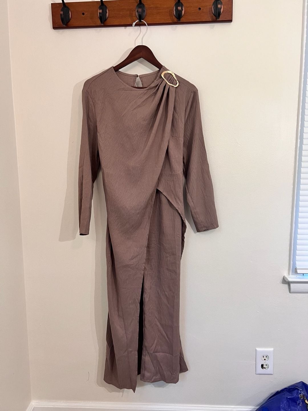 Siren Gaze Elegant Twist Front Metal Buckle Long Sleeve Maxi Dress in Coffee Bro