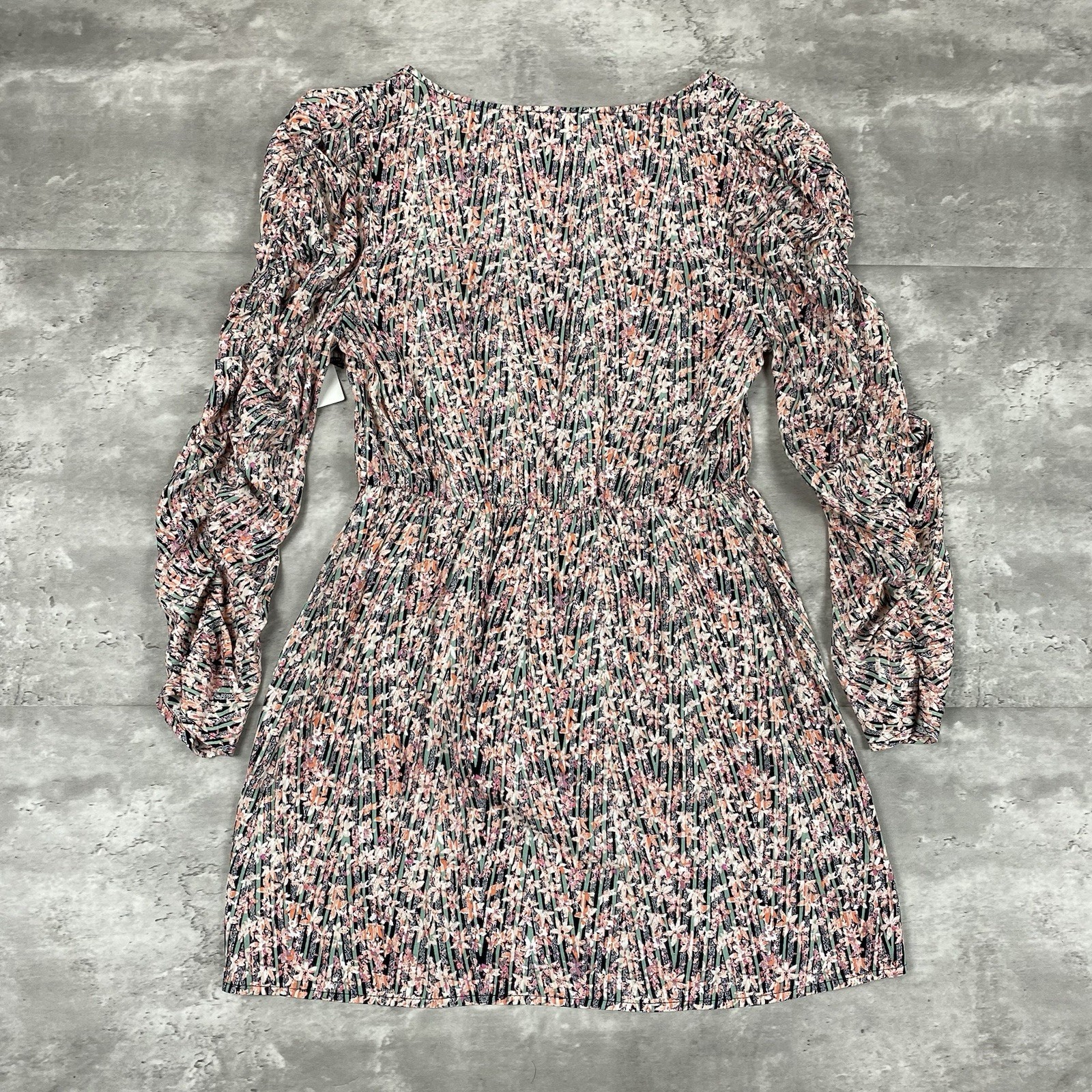 LEITH DRESS SIZE M Pink Smoke Tossed Floral TL418355MI ruched sleeve plunge