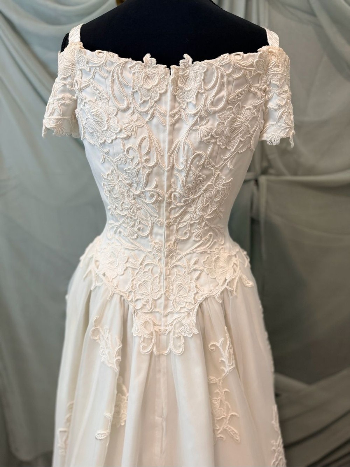 Vintage Ivory Lace Off-Shoulder Wedding Gown