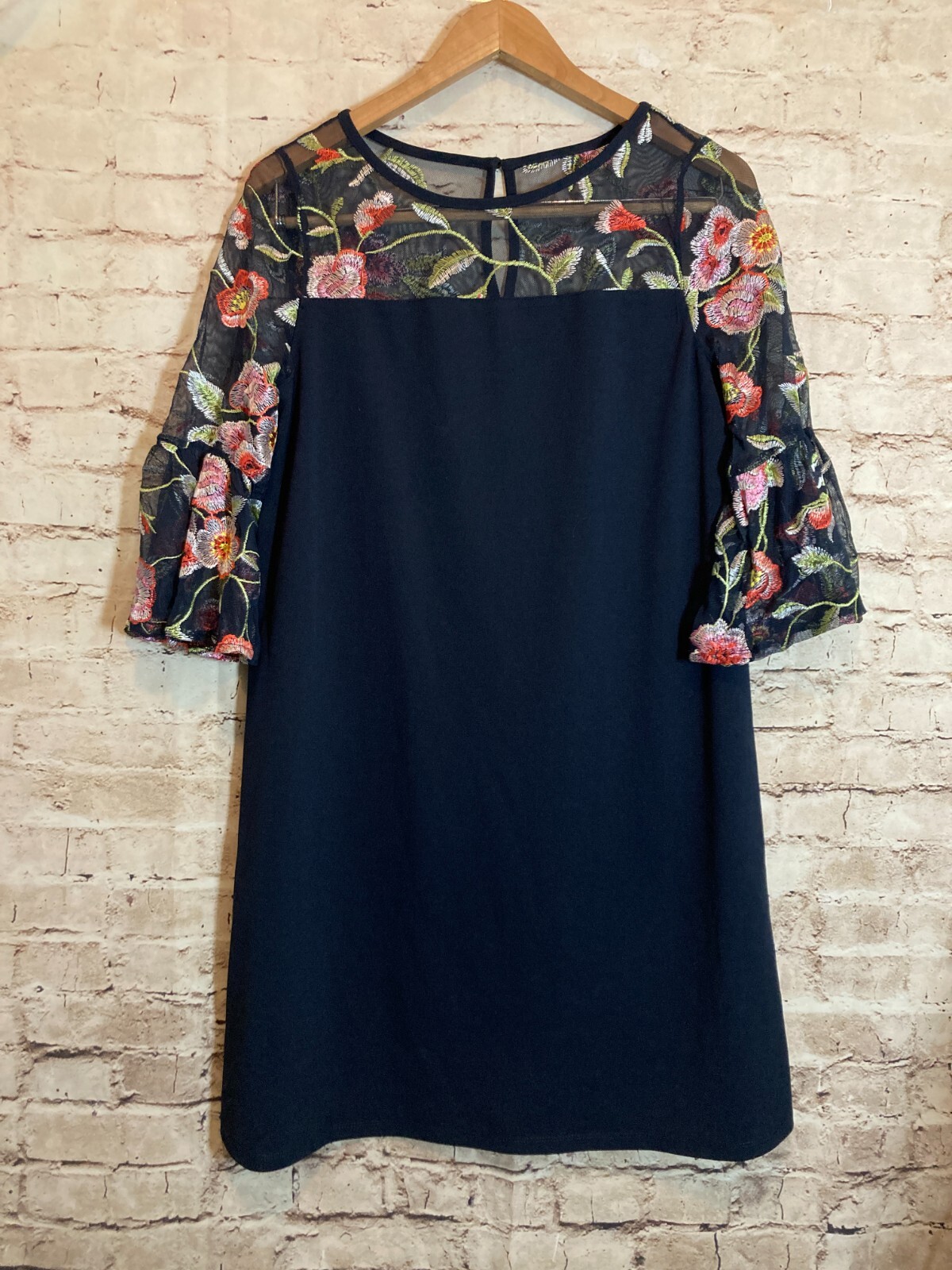 AGB Dress Womens 6 Navy Blue Floral Embroidered Mesh Trim Bell Sleeve Shift
