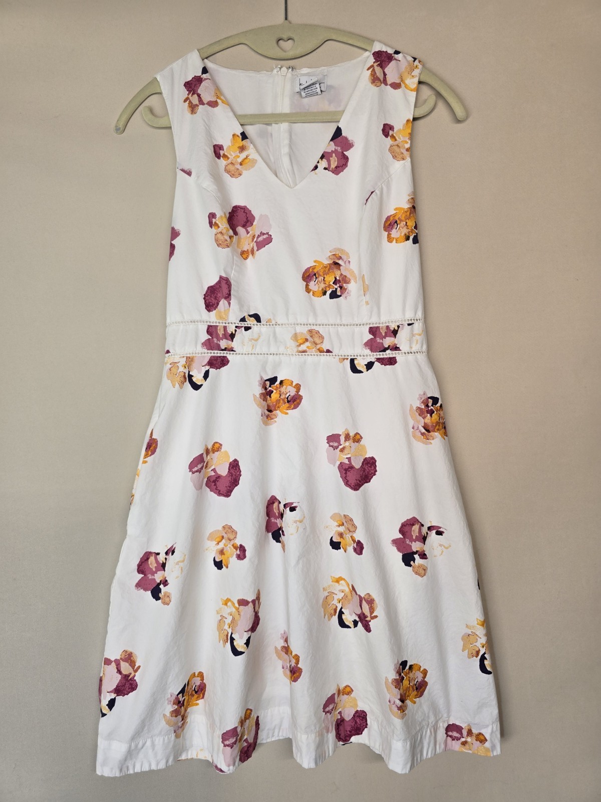Nicole Miller Dress Size 8 White Floral Sleeveless Lined Fit & Flare W/ Pockets!