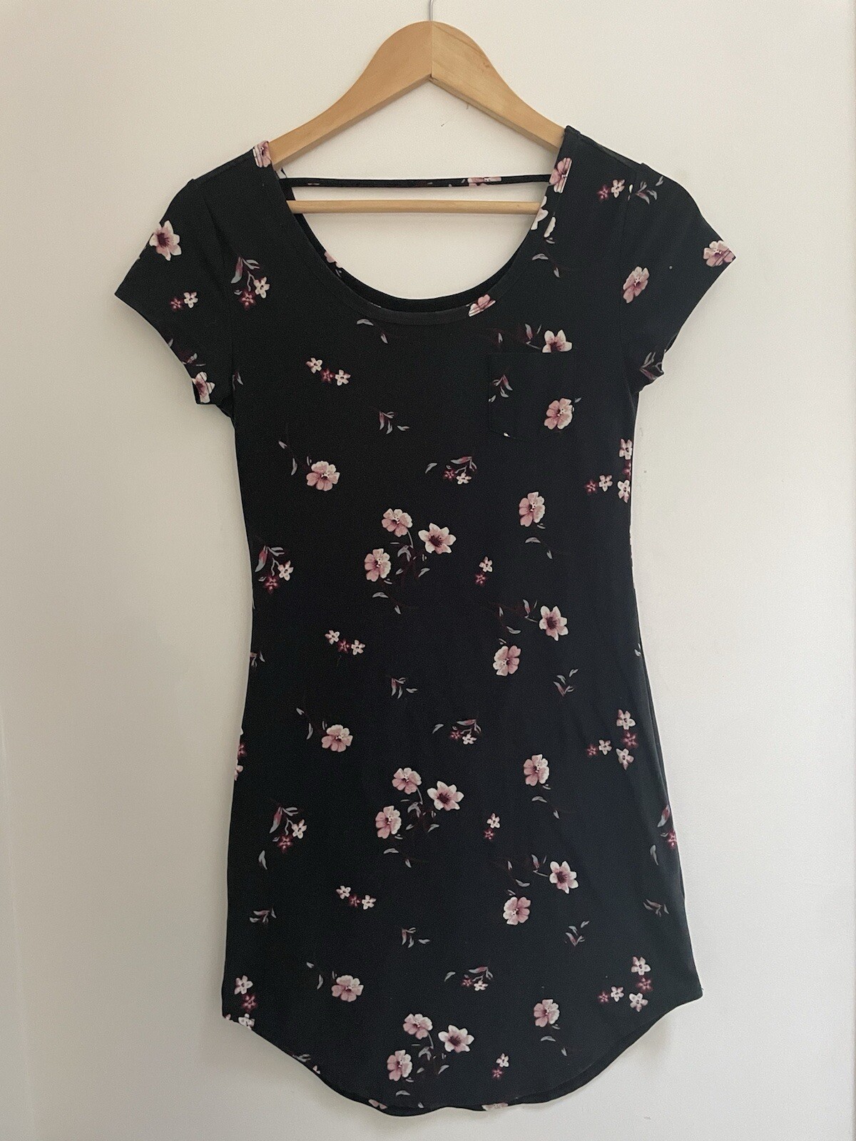 No Boundaries Women’s Juniors Floral Print Polyester Short Sleeve Dress Black XS