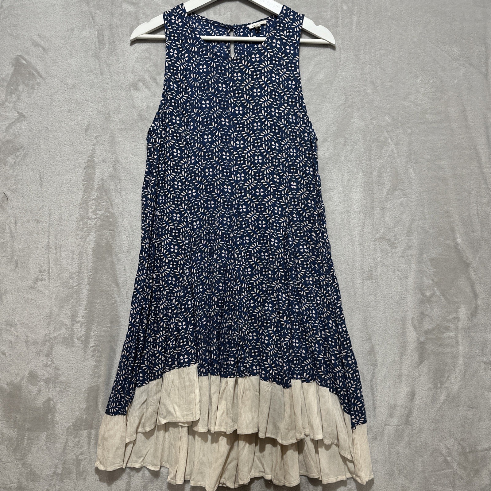 En Creme Women’s Dress Size Medium Trapeze Blue Sleeveless Printed