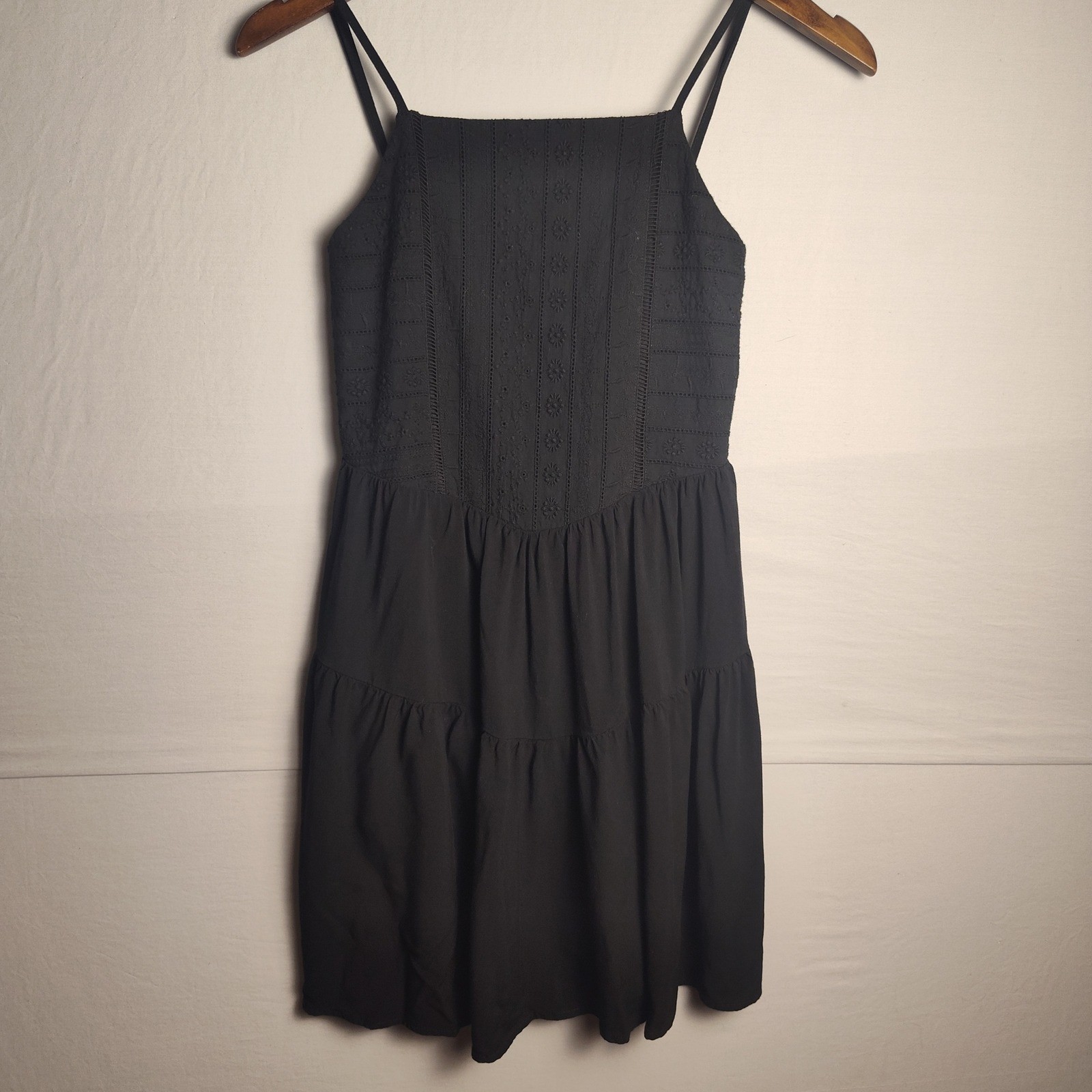 Mi Ami Black Eyelet Embroidered Tiered Mini Dress Spaghetti Strap Small A-1134