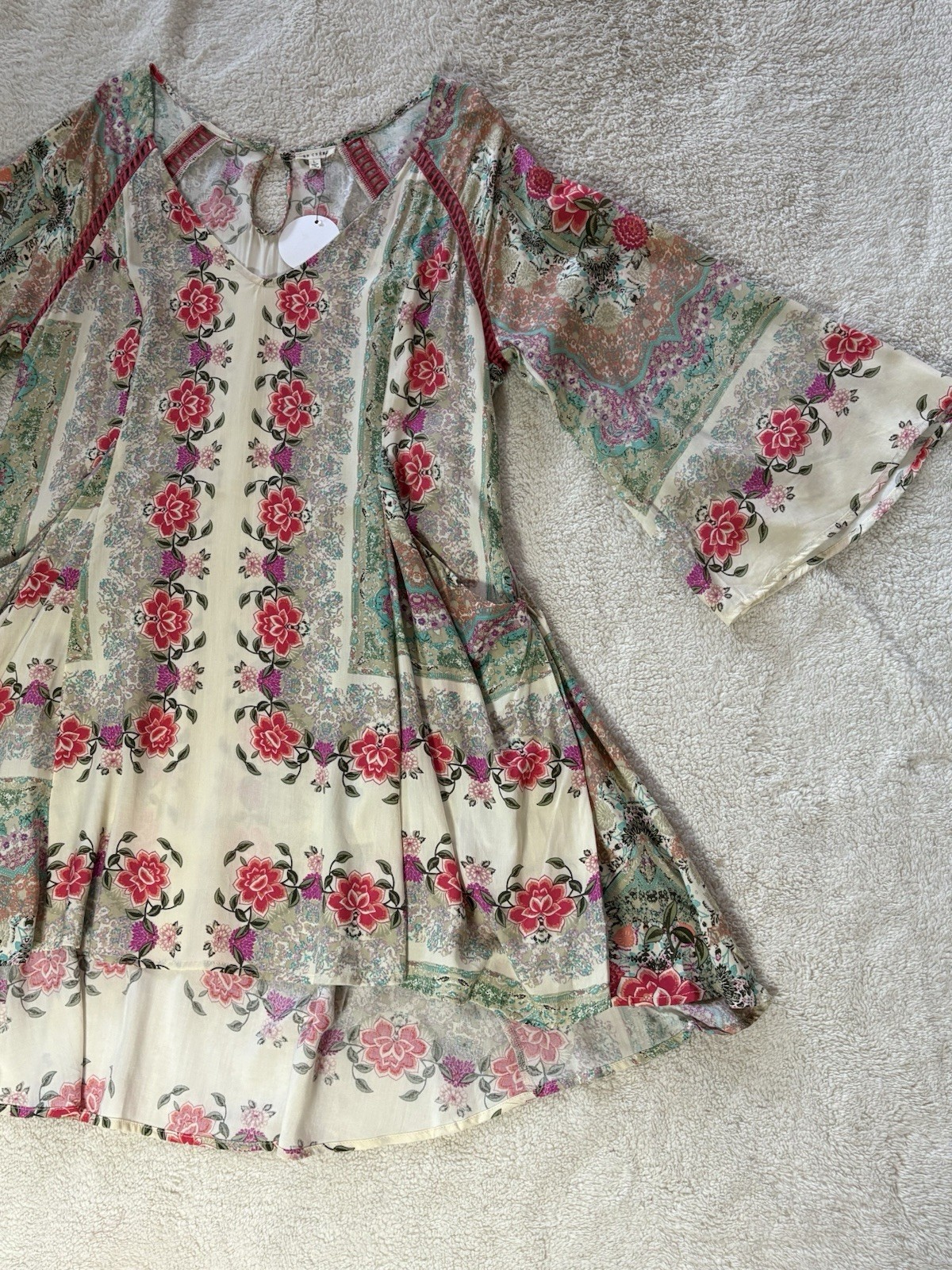 En Creme NWT L 40” Around L 34” Very Boho V-Neck Floral Flared Sleeves Pockets