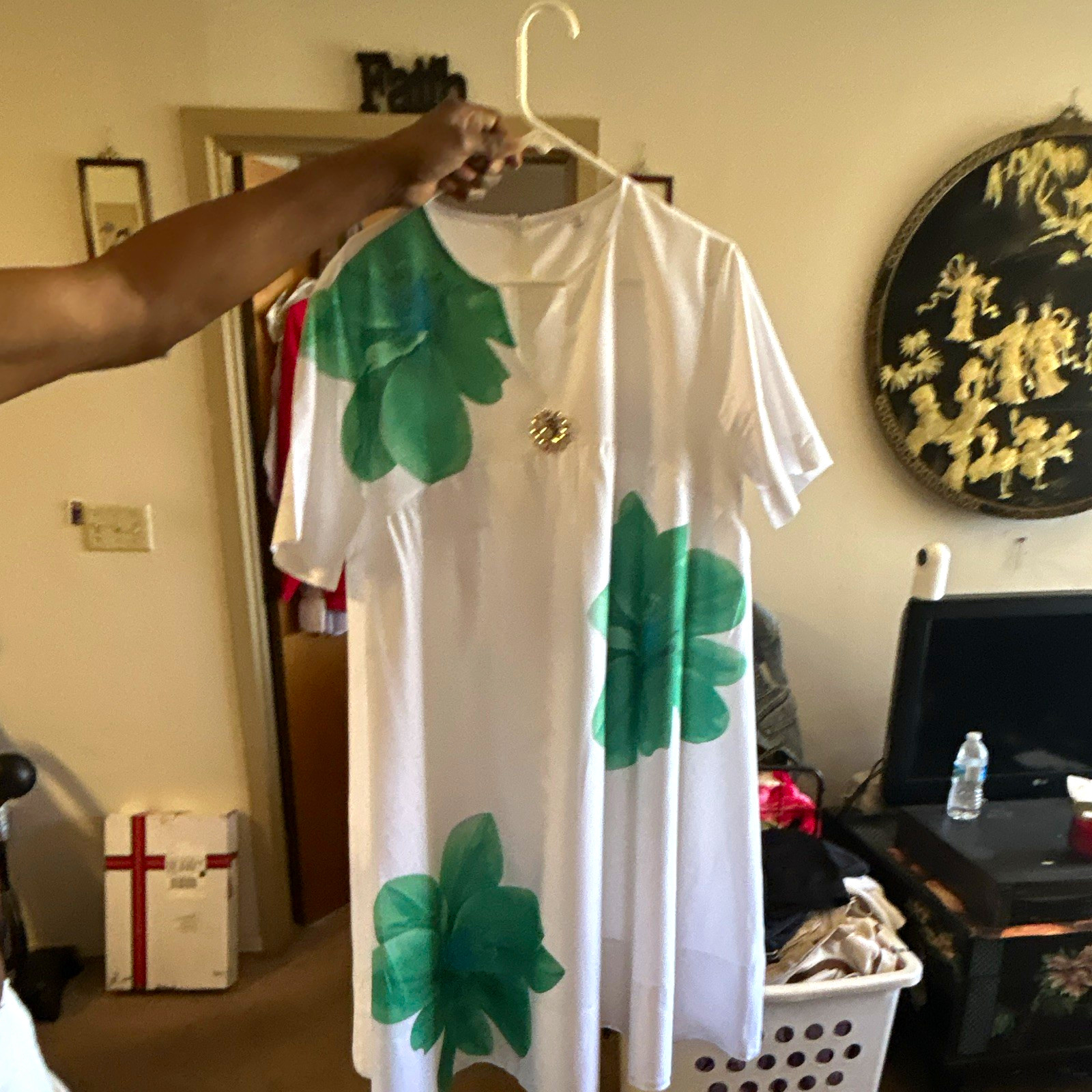 White/Green Floral T-Shirt Dress L Short Sleeve Round Neck Knee Pullover Poly