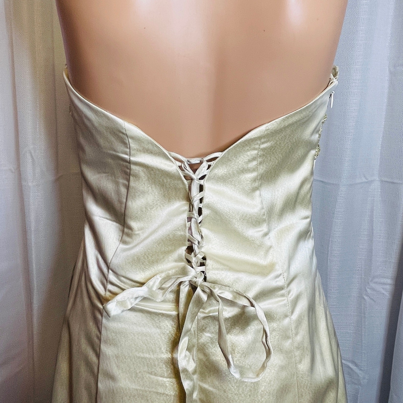Betsy & Adam by Linda Pernell Cream Lace Bodice Tie Back Formal Evening Dress 10