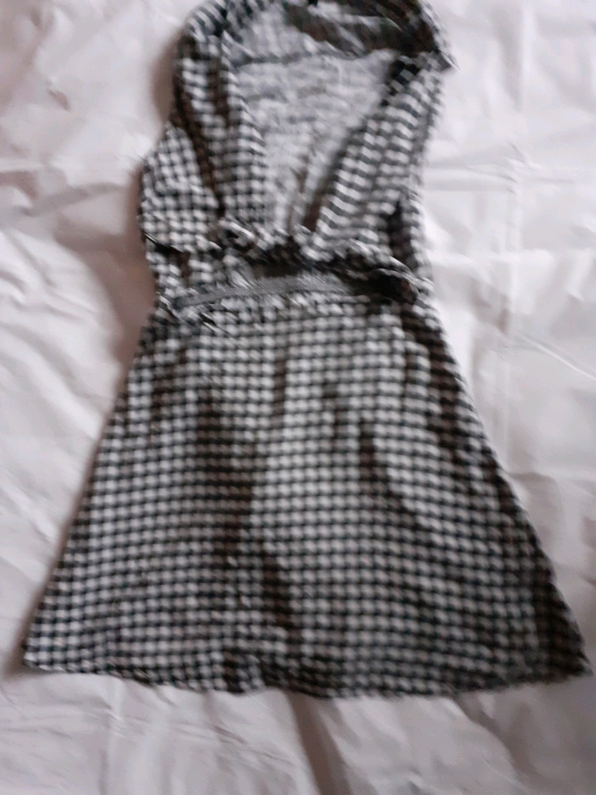Lafies Black/White Sleevless Dress With Opening At front And Tie Sz 12
