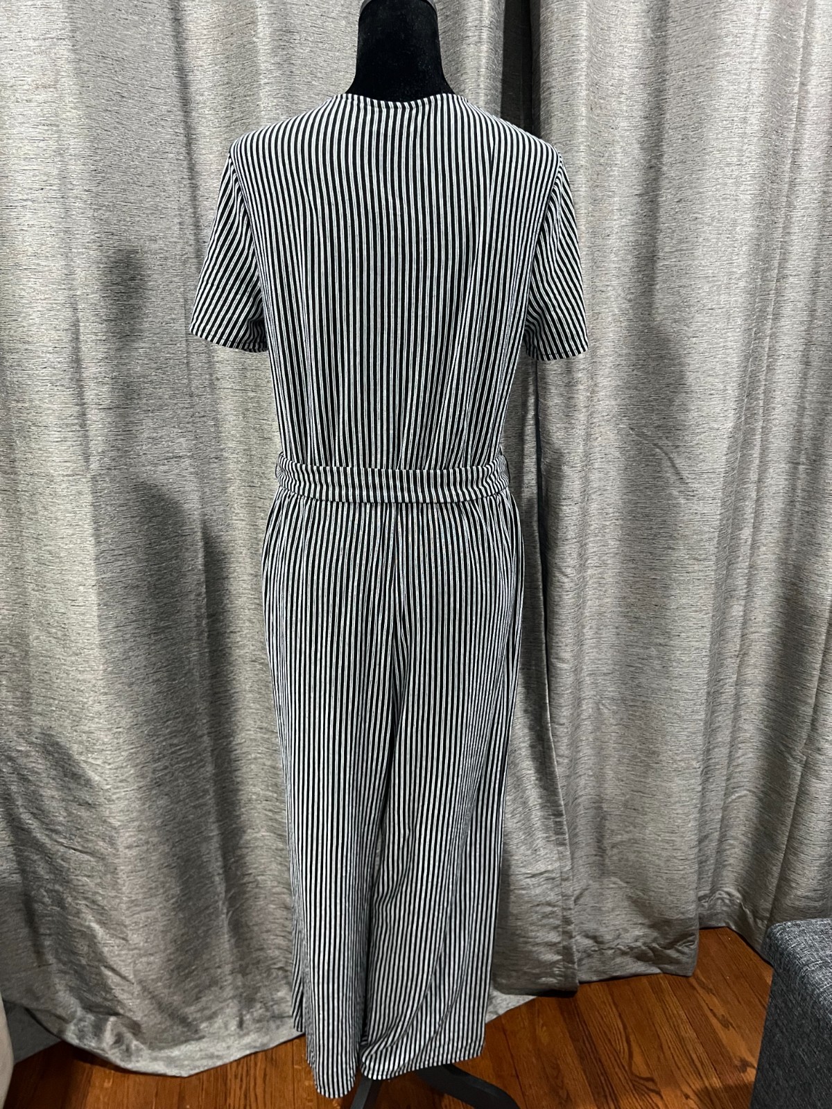 NWOT A New Day Pin striped romper elastic tied waist V neck wide leg size S