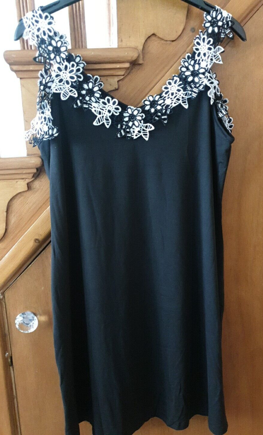 Floral Applique V Neck Cold Shoulder Dress – Black – Size XXL/18 – RRP £17.99