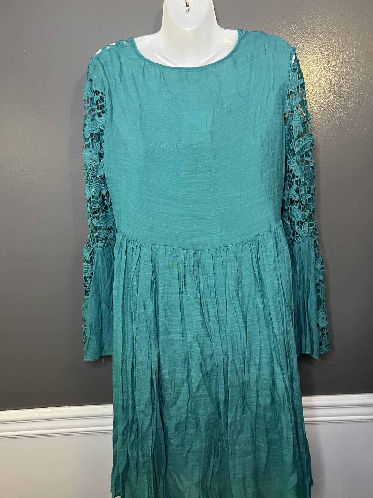 J GEE Dress Womens Large Green Crochet Lace Bell Sleeve Boho Trapeze Swing