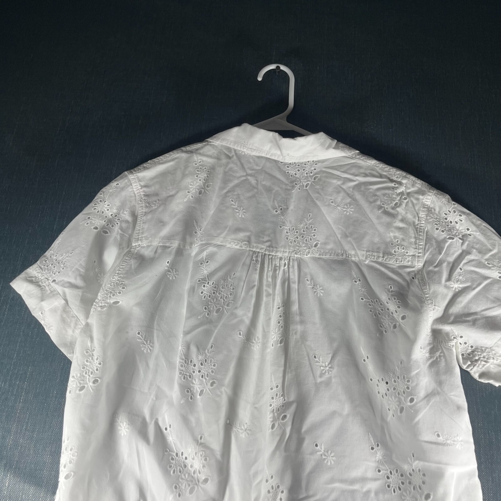 AG Women’s Colar Crop Shirt Size M White Half Sleeves Embroided Cotton MB