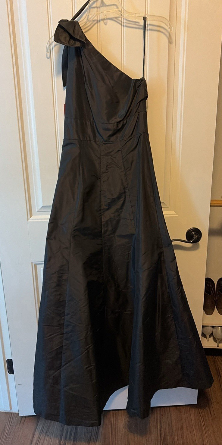 Donna Ricco Women’s Black Solid Gown One Shoulder Bow Long Sleeveless sz 2