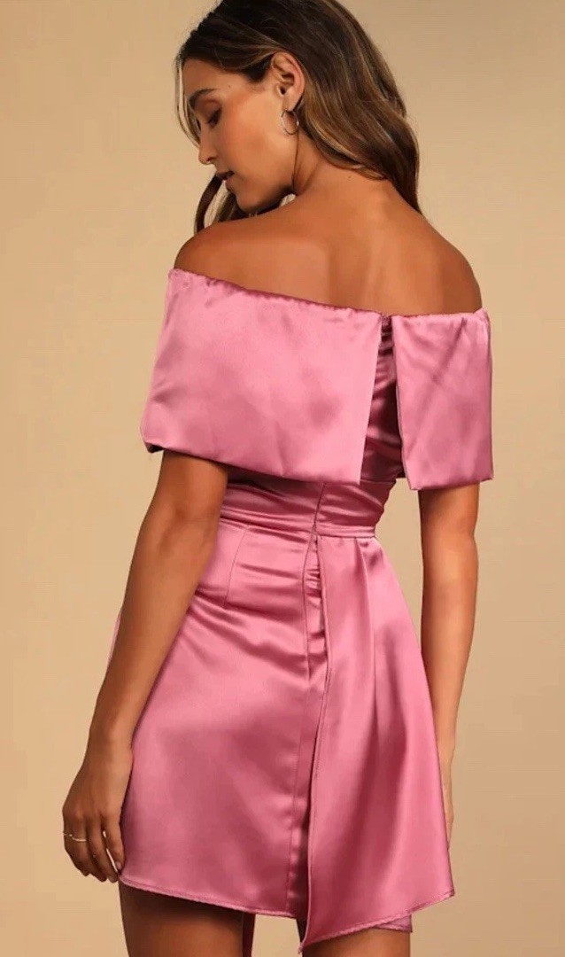 Lulus Women’s Satin Off-the-Shoulder Asymmetrical Pink Mini Dress. Size: Small