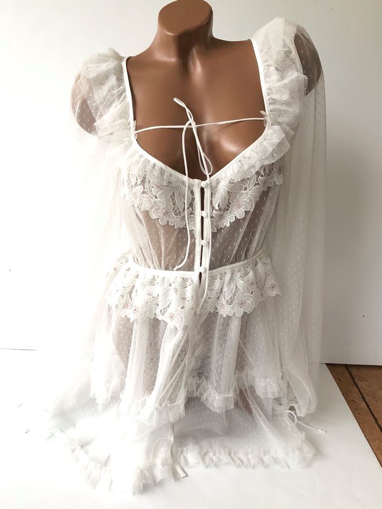 For Love and Lemons Sheer Rose Apique Bridal White Lace Dress Robe Medium NWT