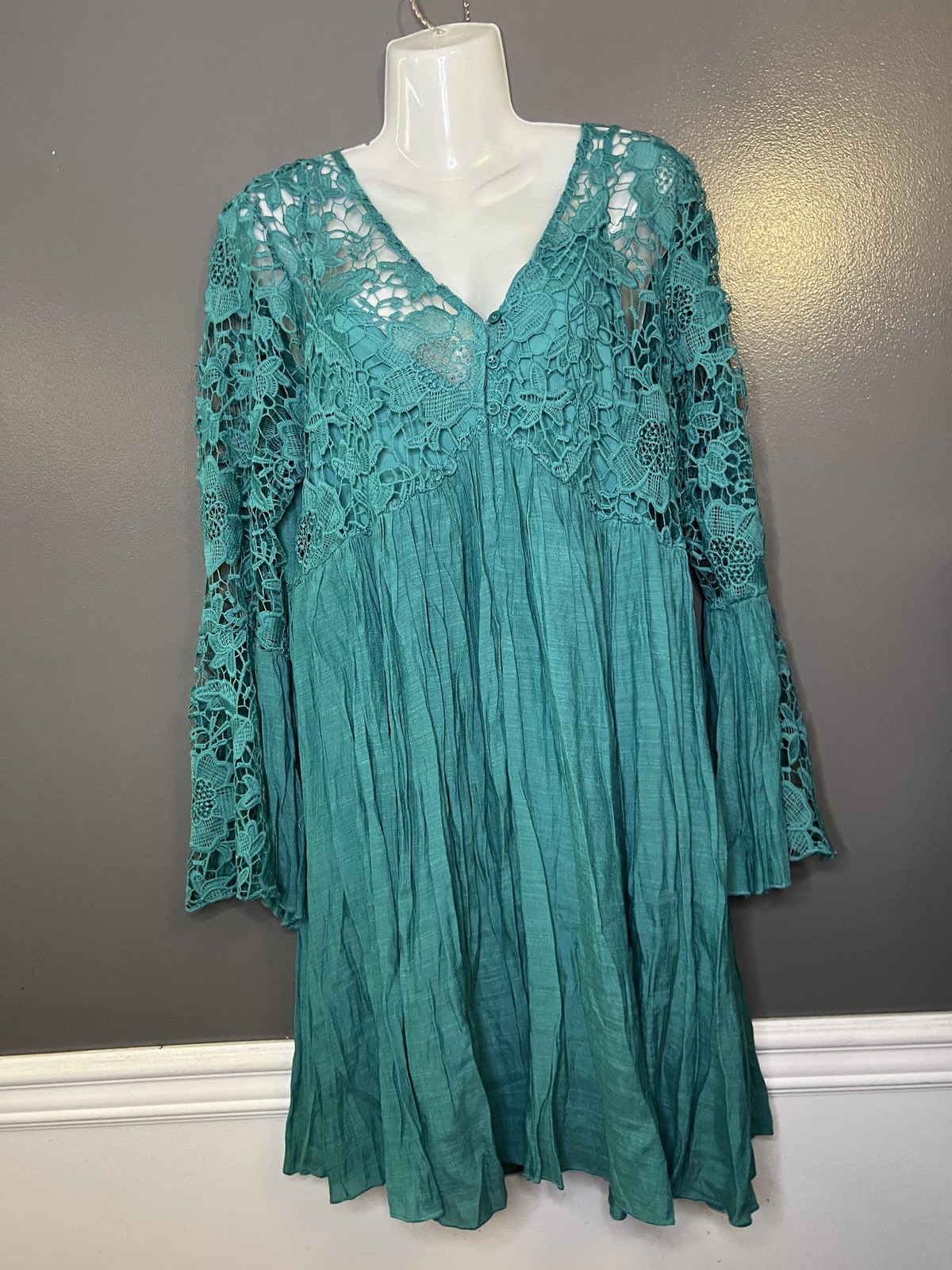 J GEE Dress Womens Large Green Crochet Lace Bell Sleeve Boho Trapeze Swing