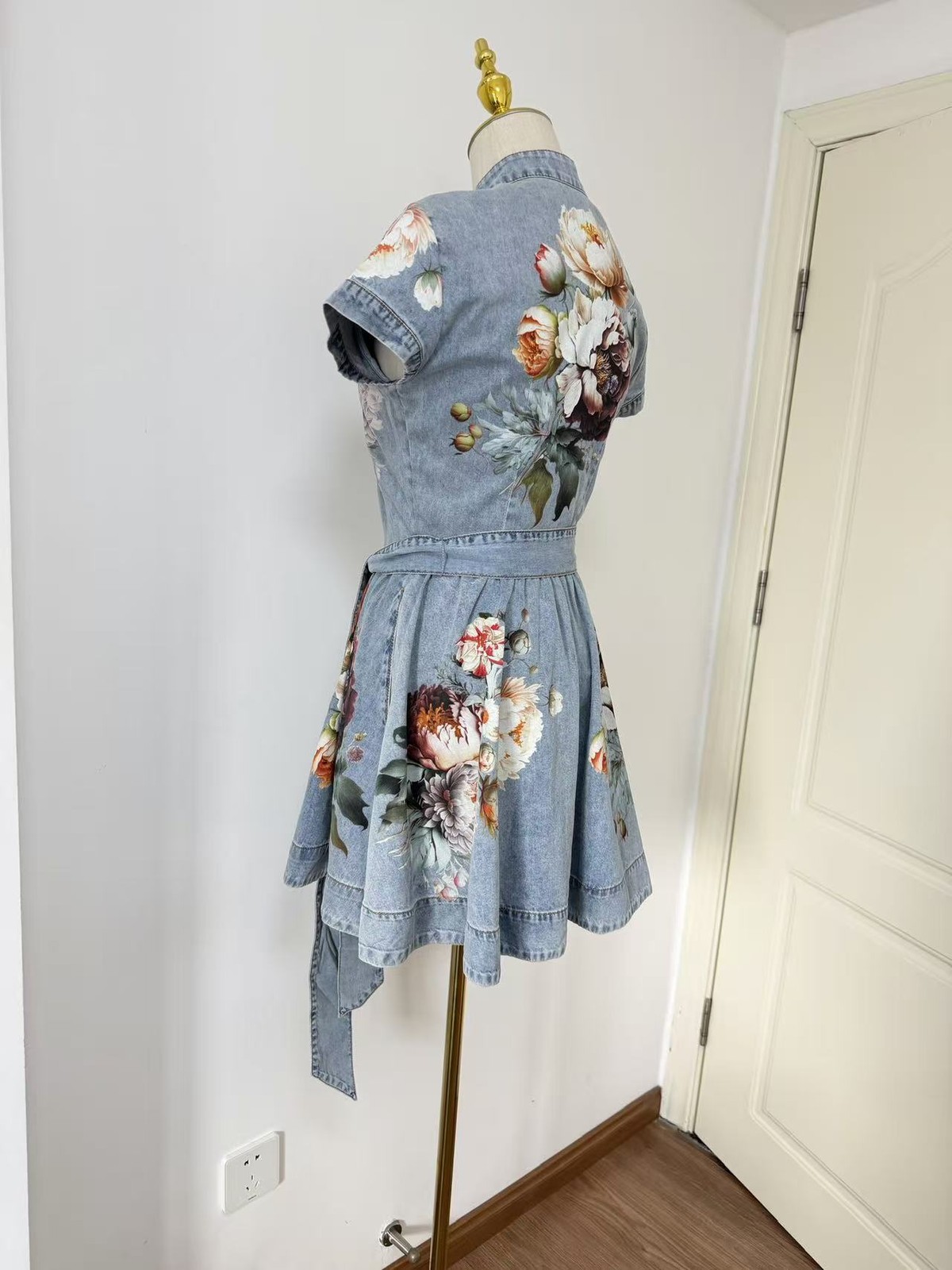 Women’s Alice+Olivia long denim print dress, ultra soft cotton slim fit shirt sk