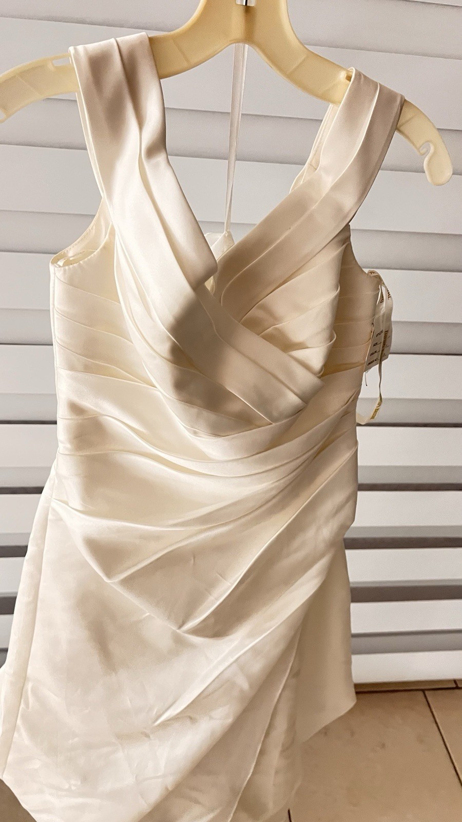 David’s Bridal Ivory Satin Ball Gown V-Neck Sleeveless Long Dress Size 4