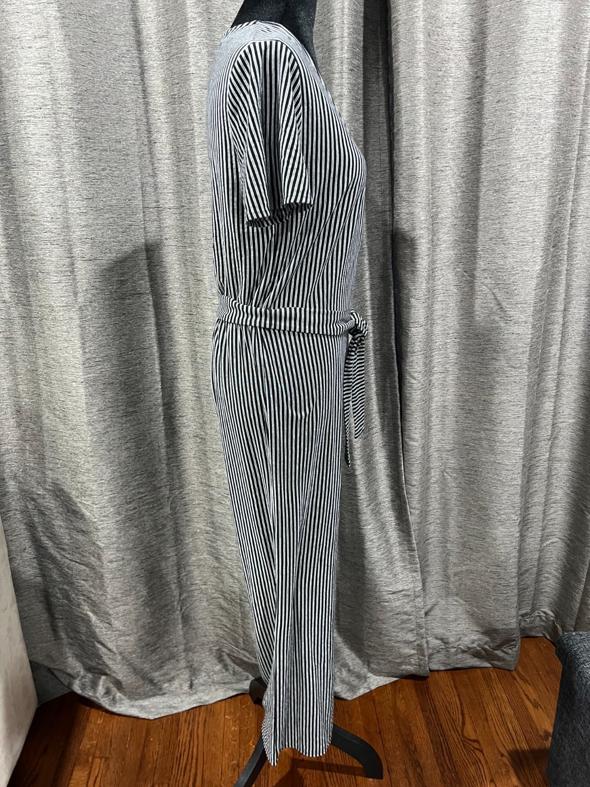 NWOT A New Day Pin striped romper elastic tied waist V neck wide leg size S