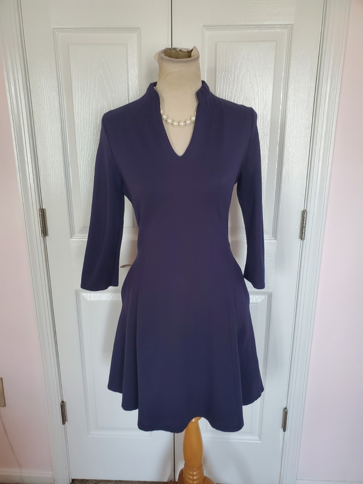 JUDE CONNALLY Elegant Split V-Neckline Dress 3/4 Sleeve & Pockets- Navy (Size M)