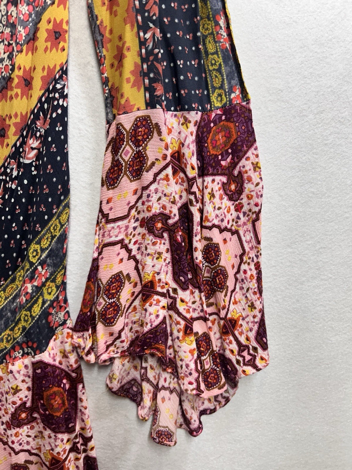 Umgee Women’s Boho Paisley Bell Sleeve Hi-Low Ruffle Kimono Open Front Dress Med