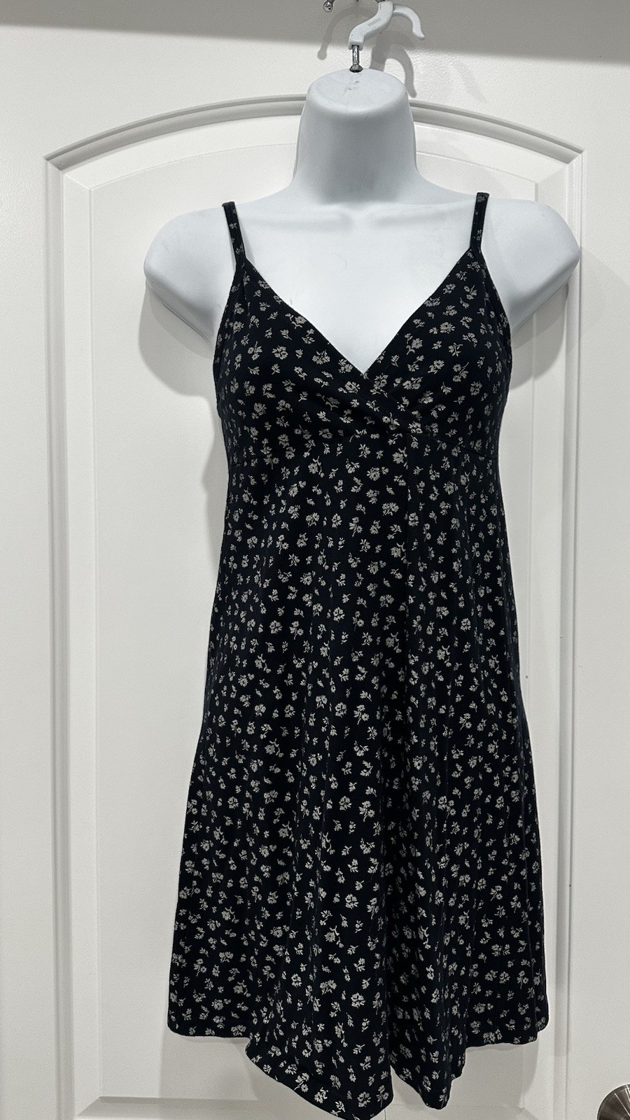 Brandy Melville Women’s One Size Blue White Floral V-Neck Strappy Mini Dress
