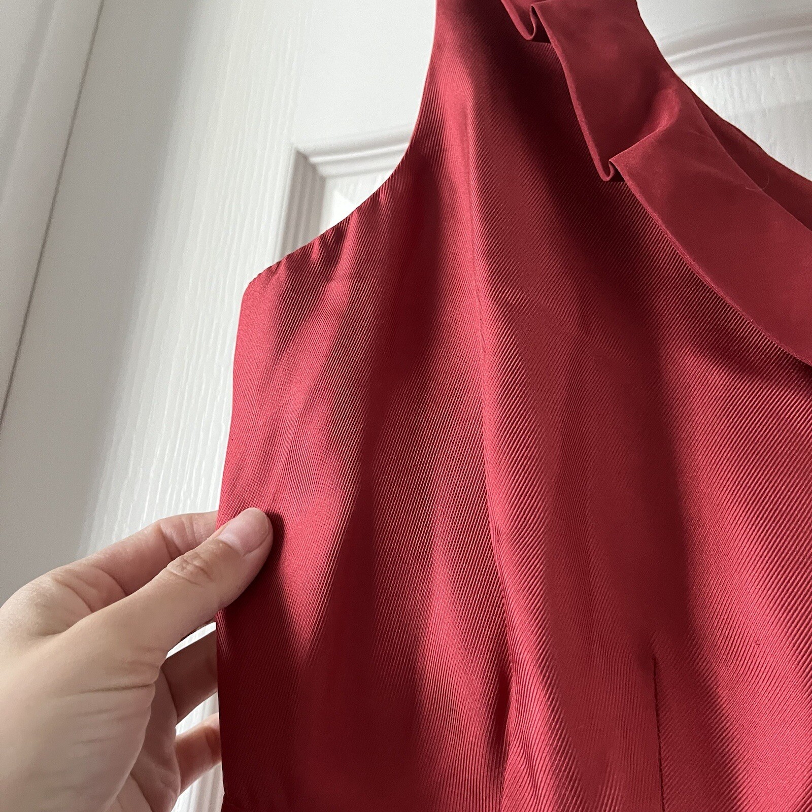 MOULINETTE SOEURS SILK GARNET RED RUFFLE COLLAR SLEEVELESS SHEATH DRESS SIZE: 6