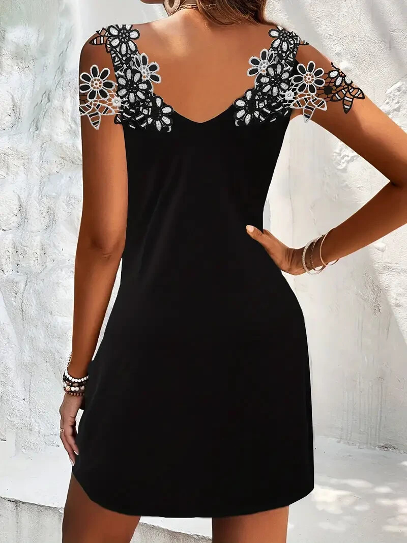 Floral Applique V Neck Cold Shoulder Dress – Black – Size XXL/18 – RRP £17.99