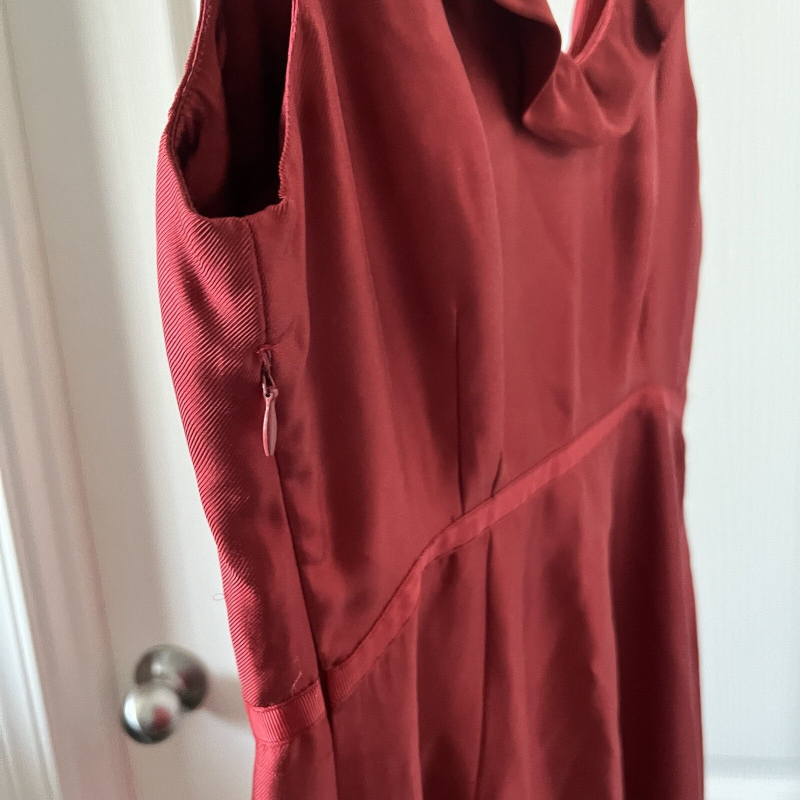 MOULINETTE SOEURS SILK GARNET RED RUFFLE COLLAR SLEEVELESS SHEATH DRESS SIZE: 6