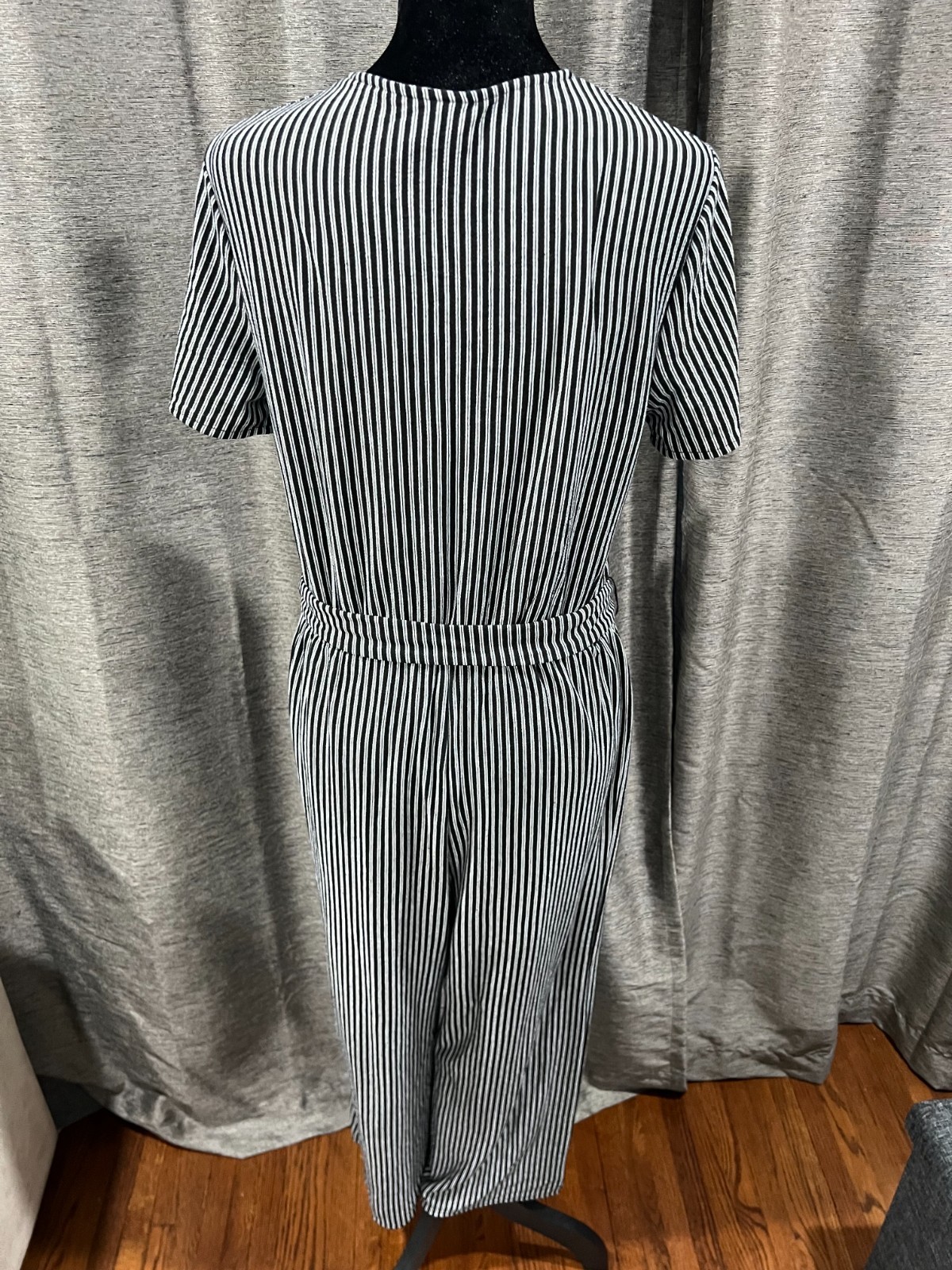 NWOT A New Day Pin striped romper elastic tied waist V neck wide leg size S