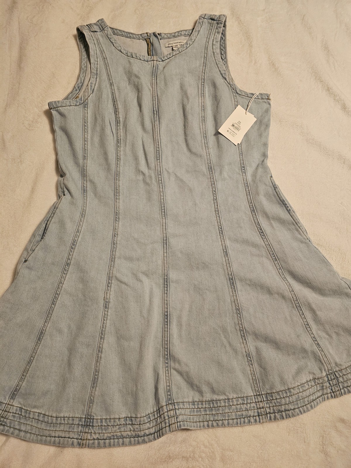 Free Assembly Demin Mini Dress Light Blue Wash Sleeveless Size XXL(20) NWT