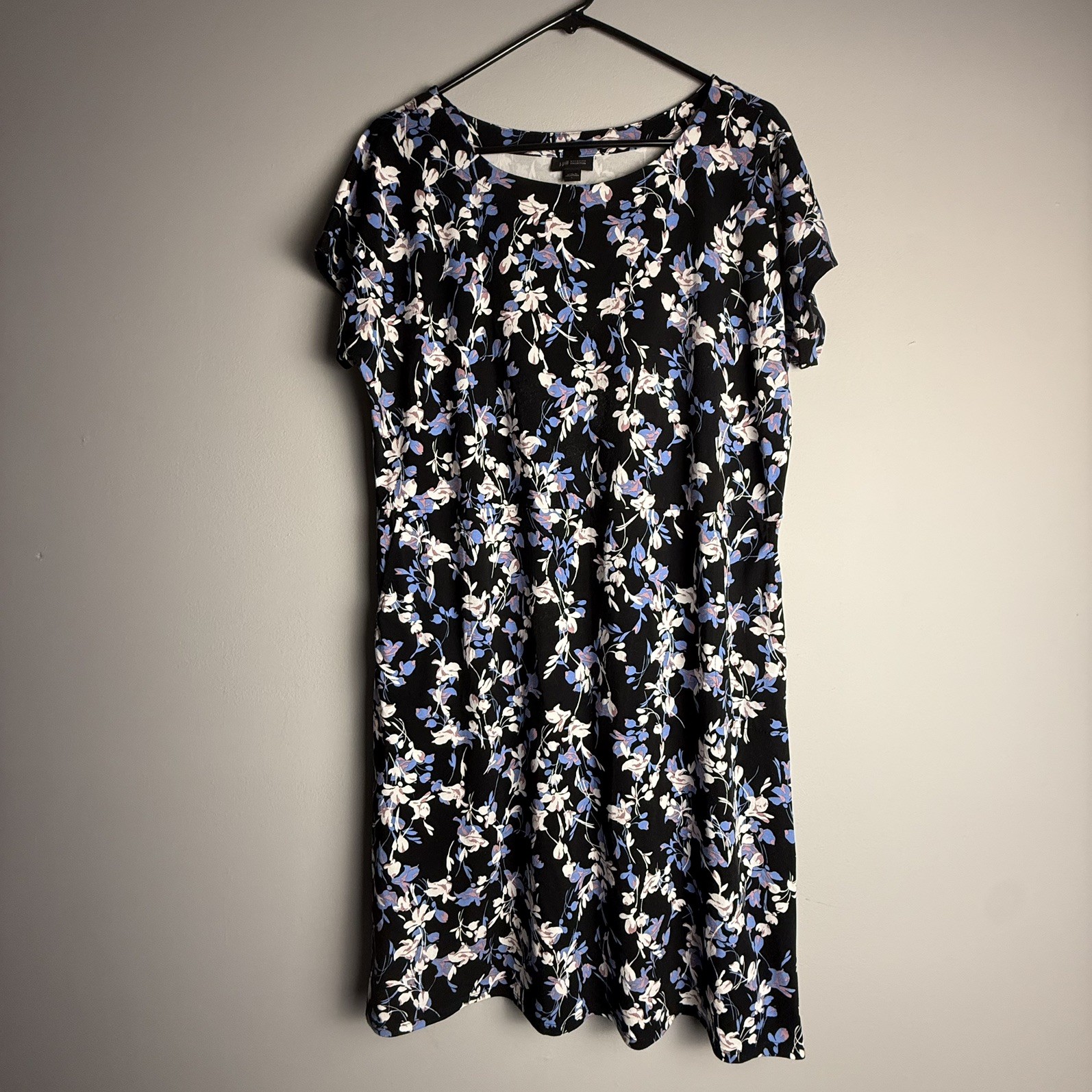J. Jill Wearever Collection – Large Black Floral Short Sleeve Dress with Pockets