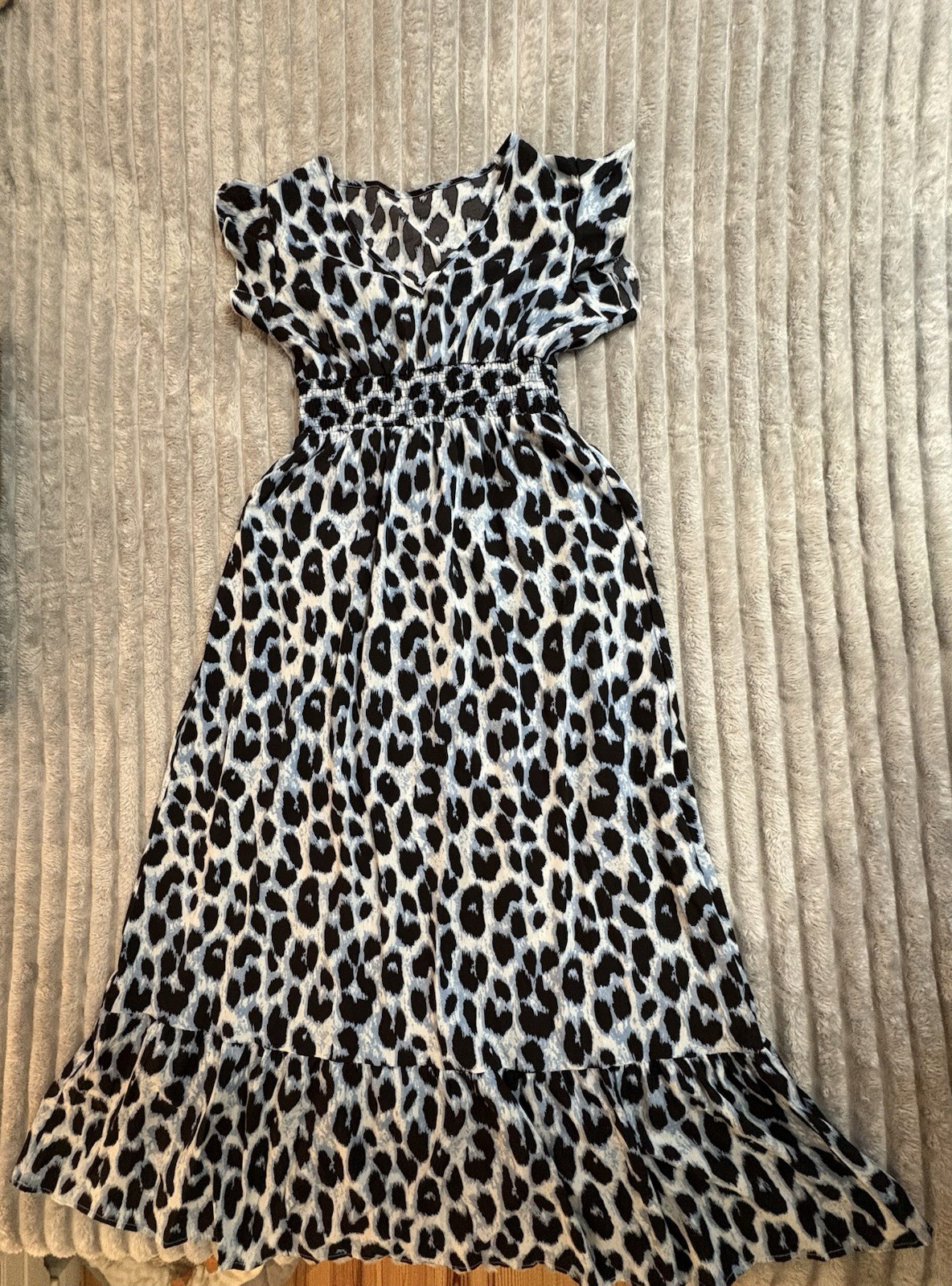 SHEIN Women’s Leopard Print Smocked Waist V-Neck Flutter Sleeve Midi Dress S